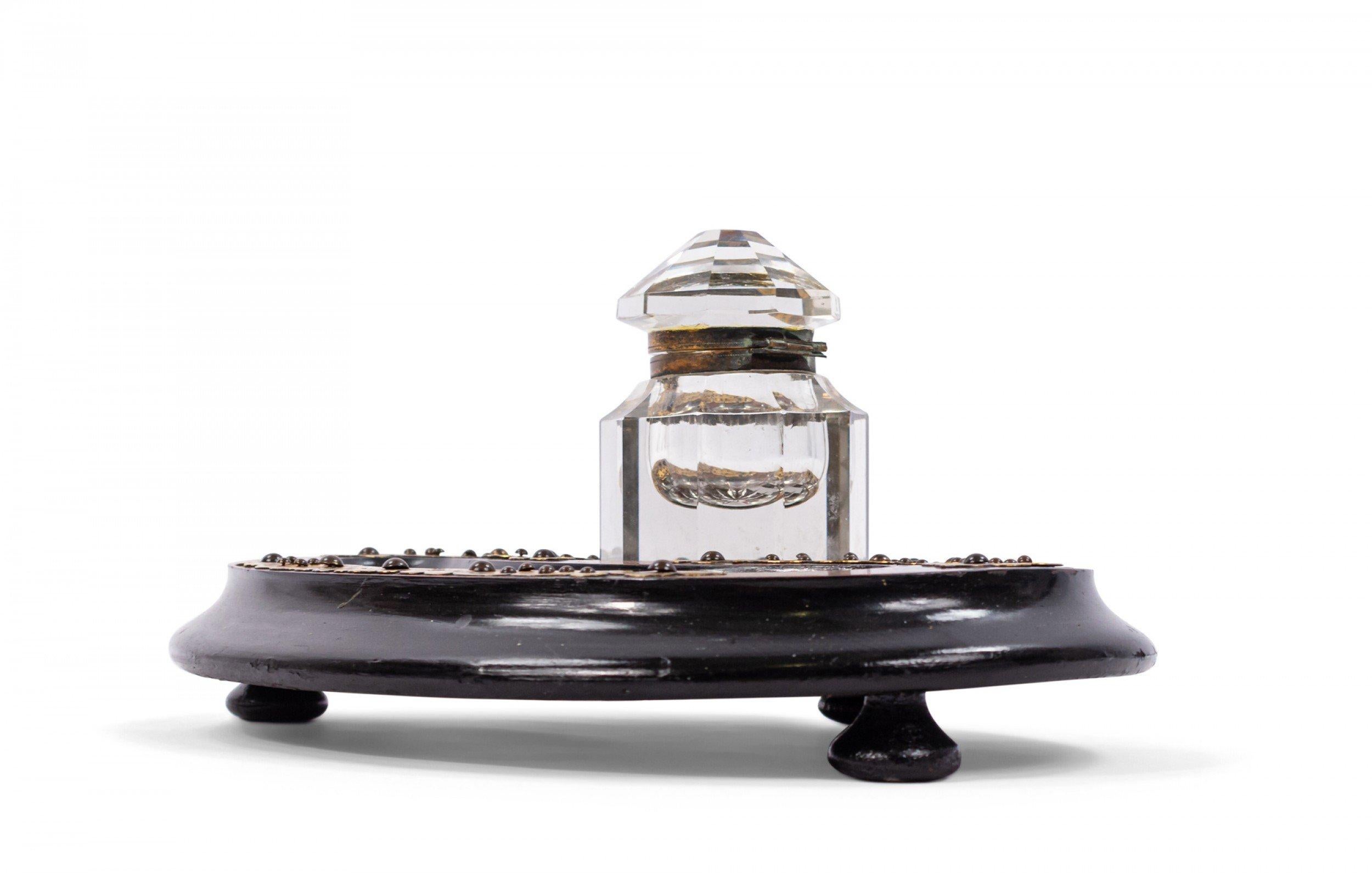 English Victorian Bone and Brass Inkwell In Good Condition For Sale In New York, NY