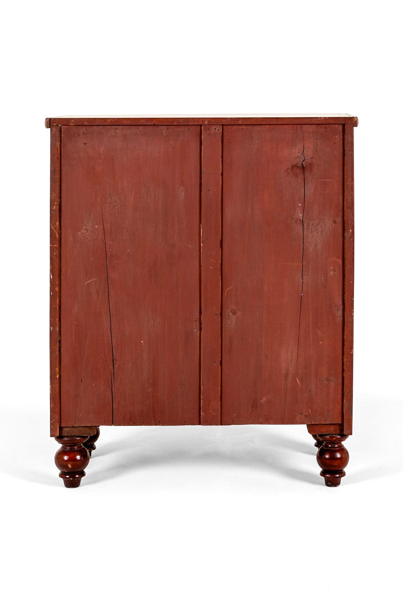 English Victorian Bow Fronted Chest Of Drawers For Sale 4