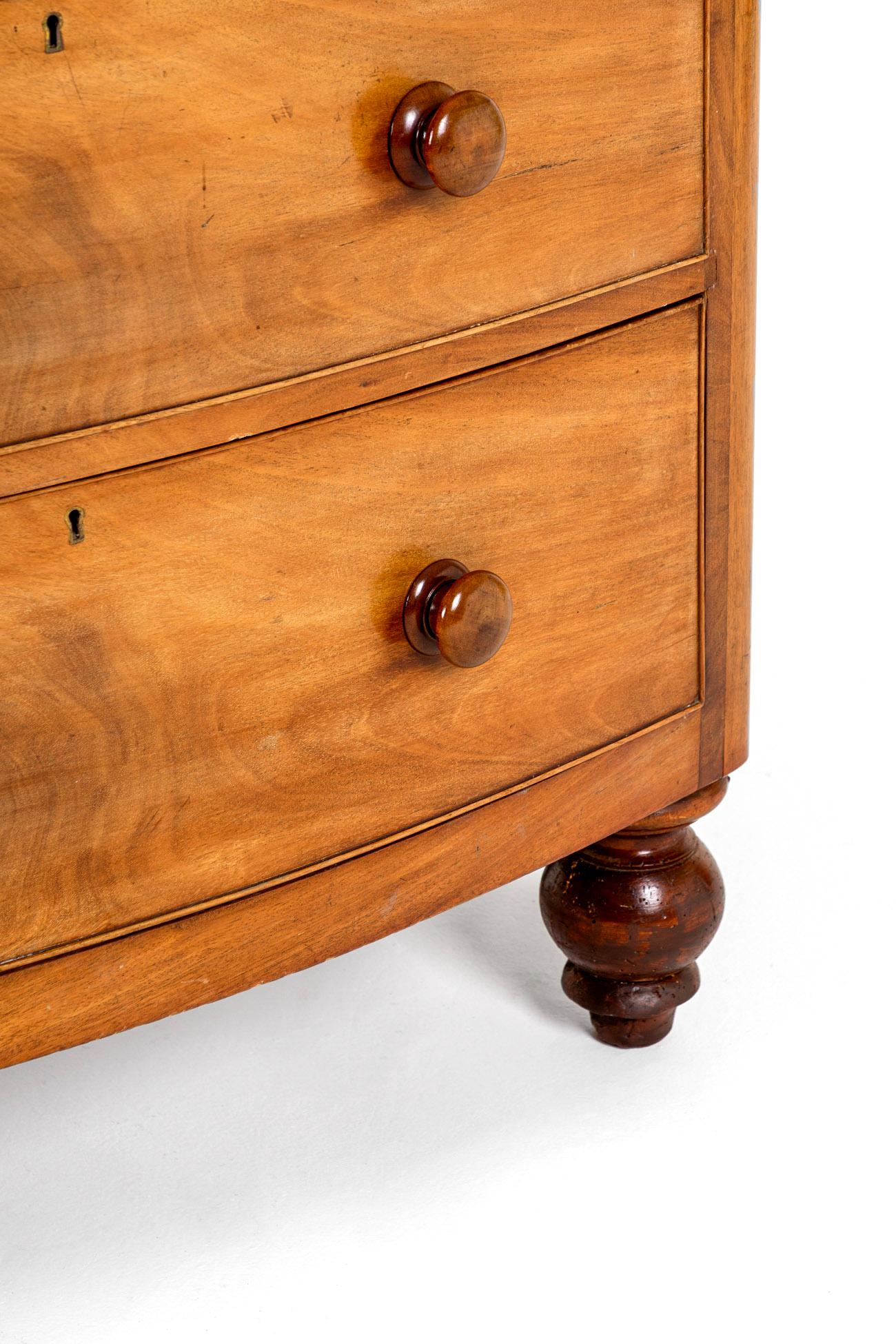 English Victorian Bow Fronted Chest Of Drawers For Sale 1