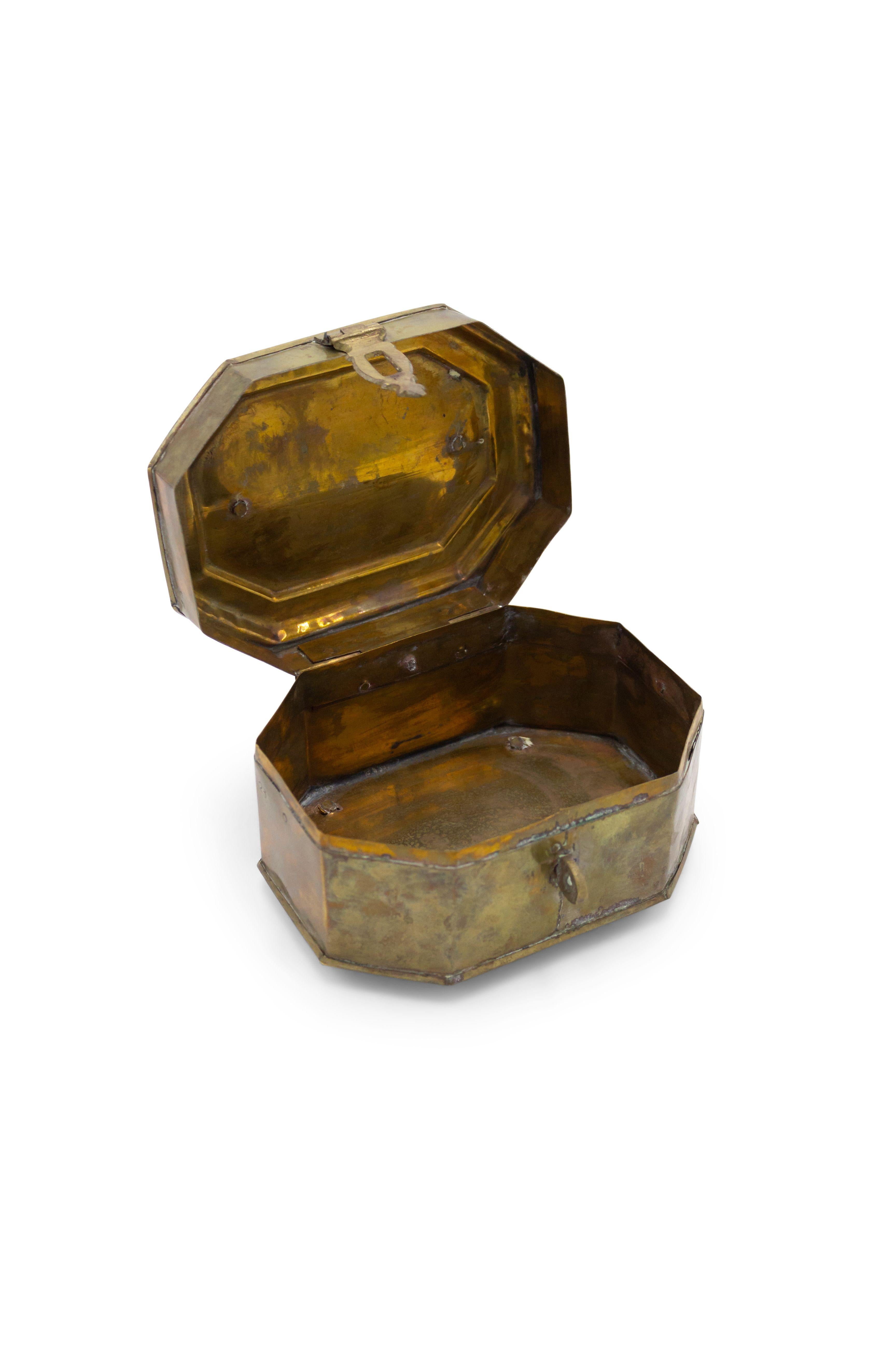 English Victorian Brass Box In Good Condition For Sale In New York, NY