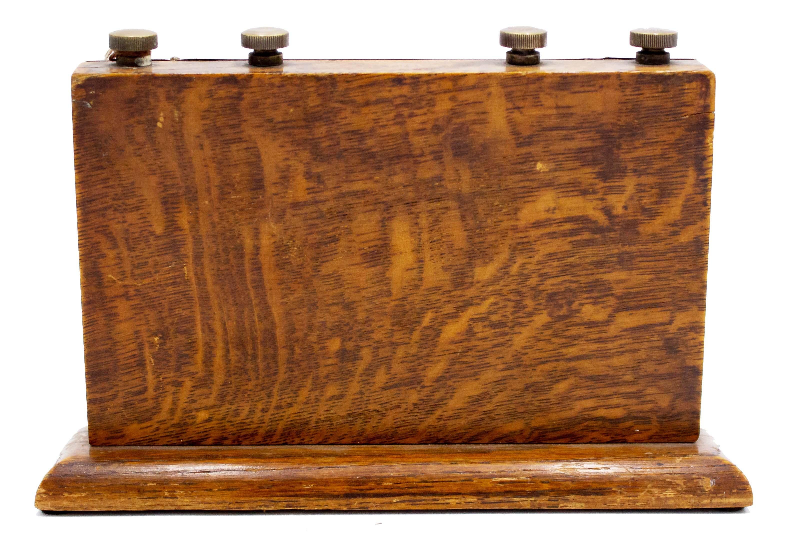 English Victorian Brass Desk Calendar (Britisch) im Angebot