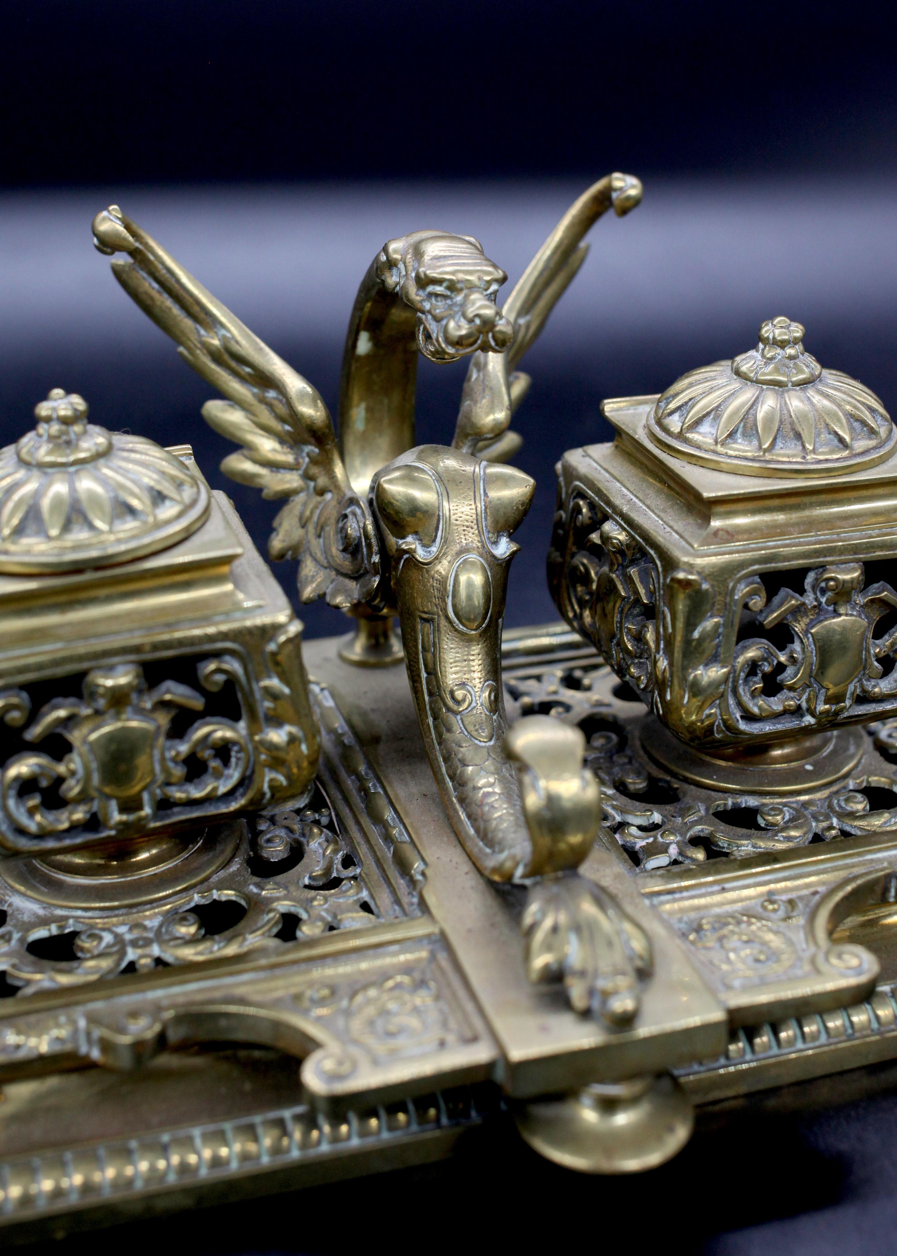 English Victorian Brass Double Inkwell Desk Stand In Good Condition For Sale In Austin, TX