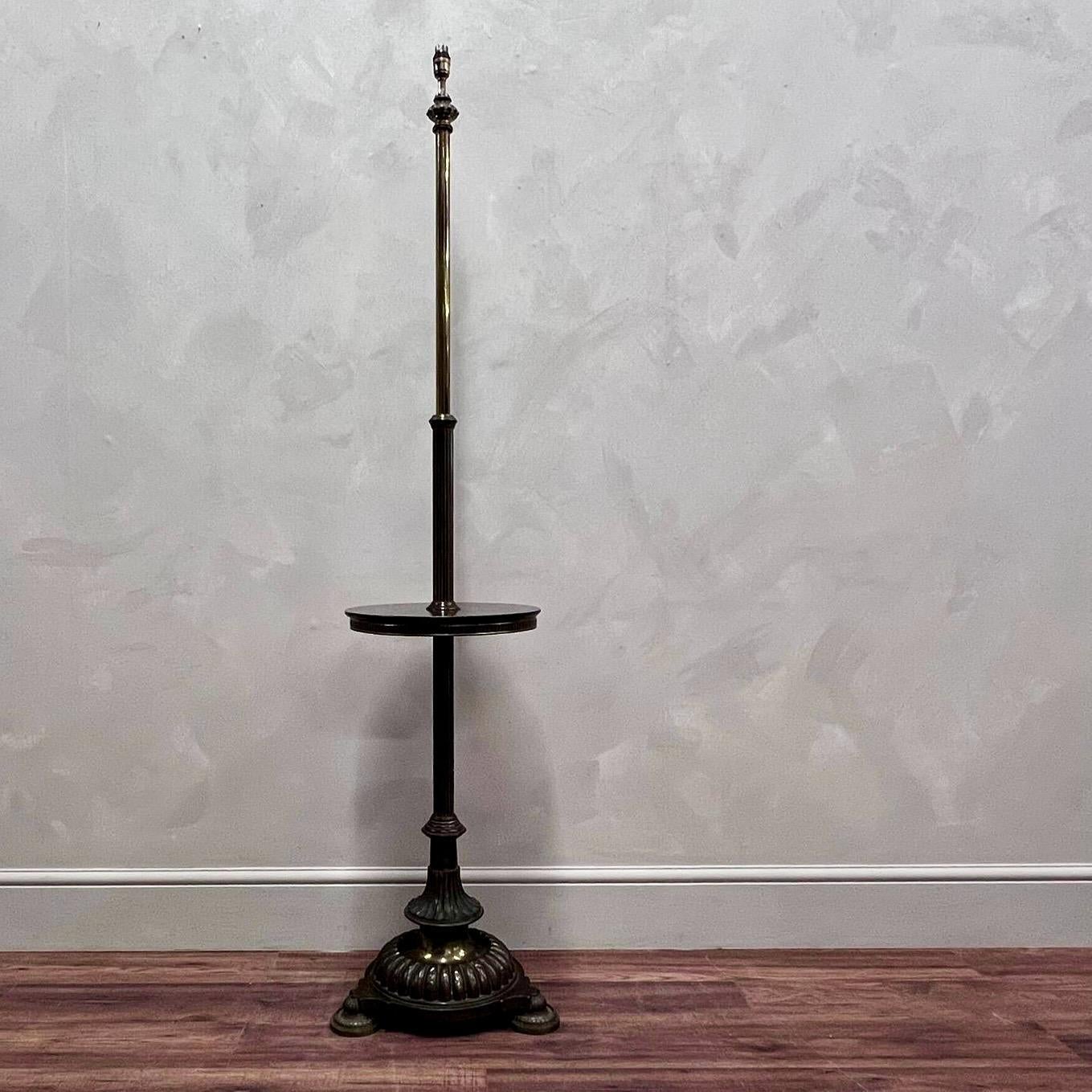 English Victorian Brass Floor Lamp with Mahogany Table 19th Century  For Sale 3