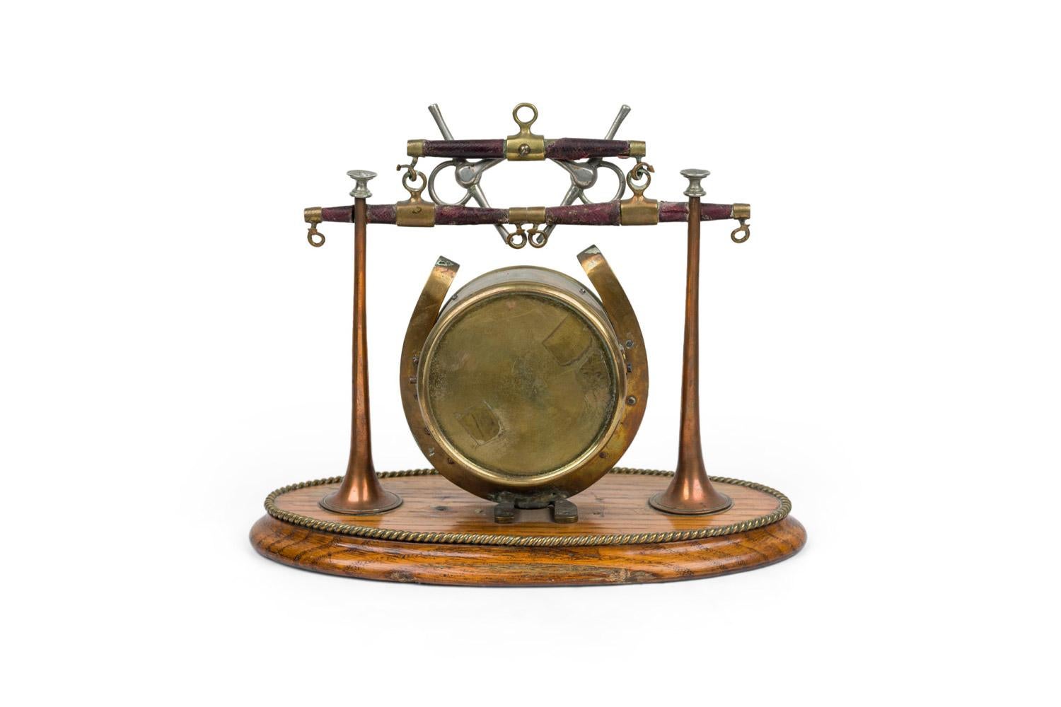 English Victorian Brass Horseshoe Clock In Good Condition For Sale In Queens, NY