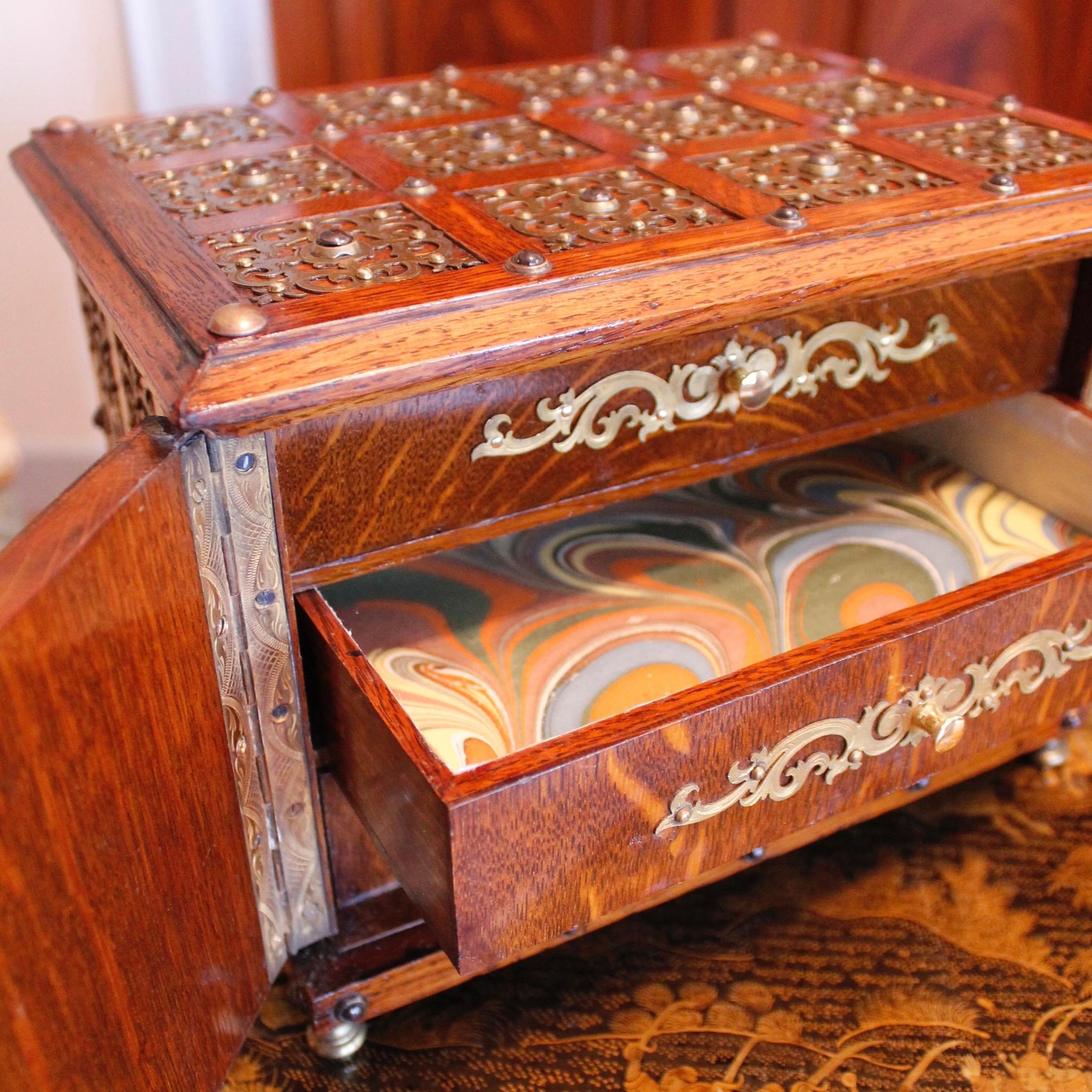 Boîte à bijoux victorienne anglaise en laiton/boîte solide, 19ème siècle en vente 5