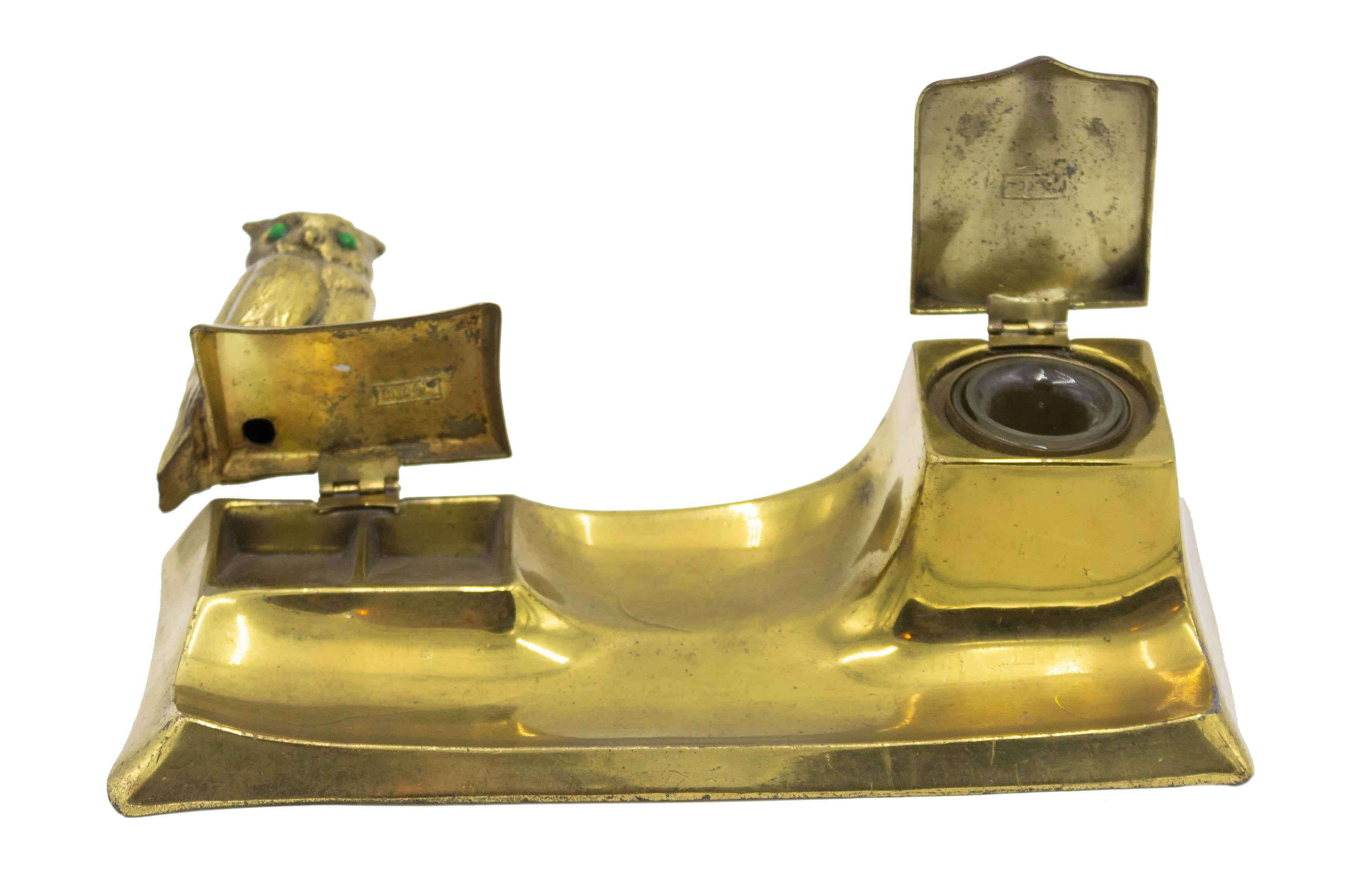 English Victorian Brass Owl Inkwell In Good Condition For Sale In New York, NY