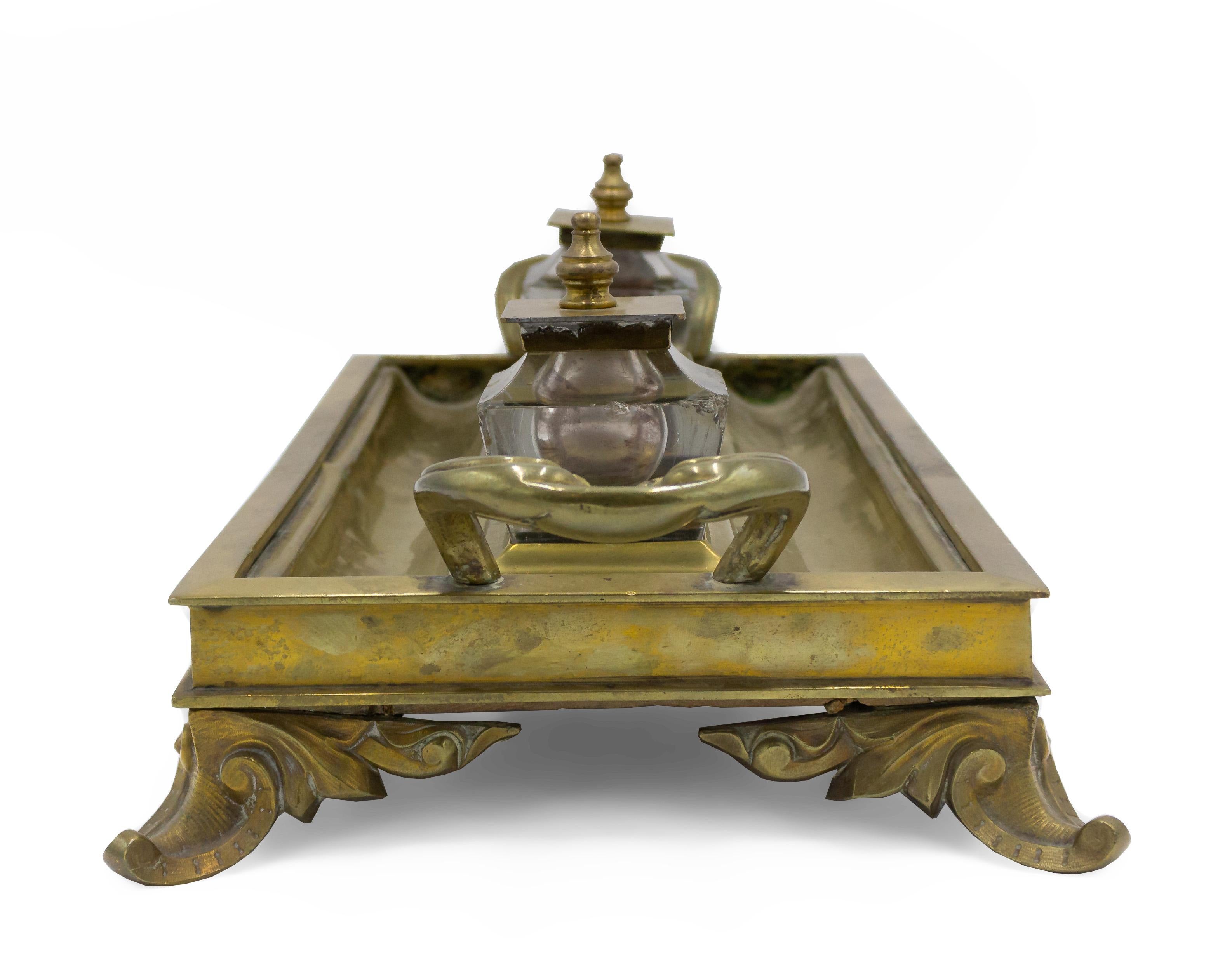 English Victorian Bronze Double Inkwell In Good Condition For Sale In New York, NY