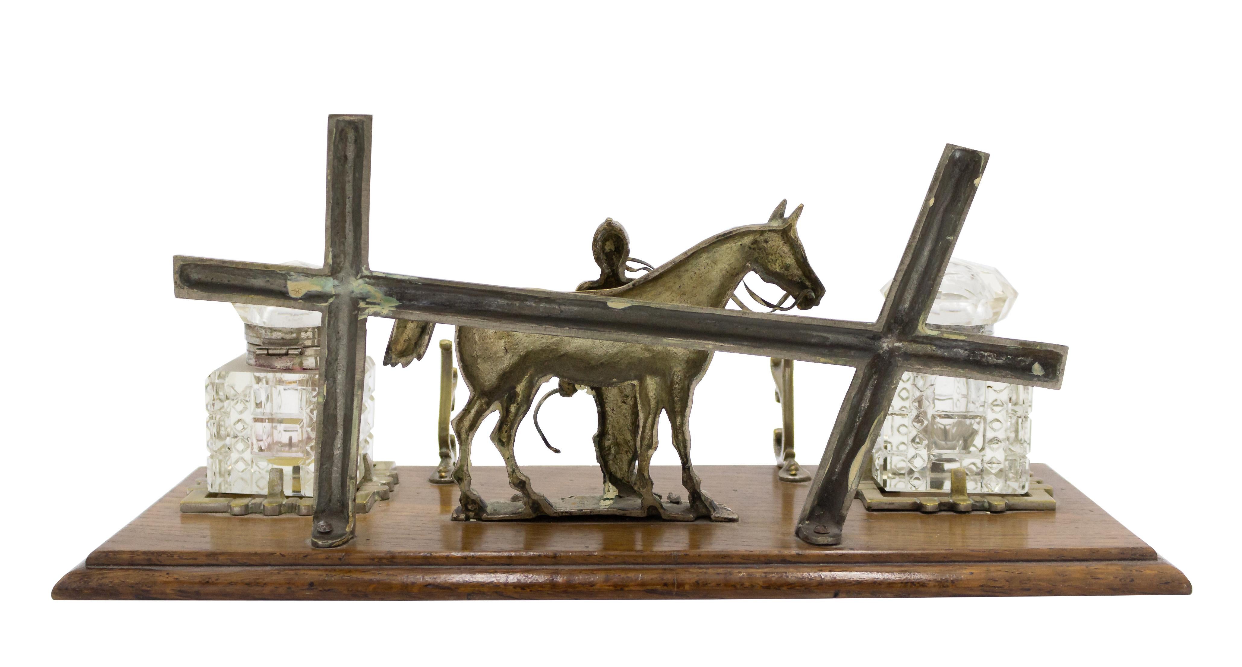 Encrier double victorien anglais en bronze avec cheval en vente 2