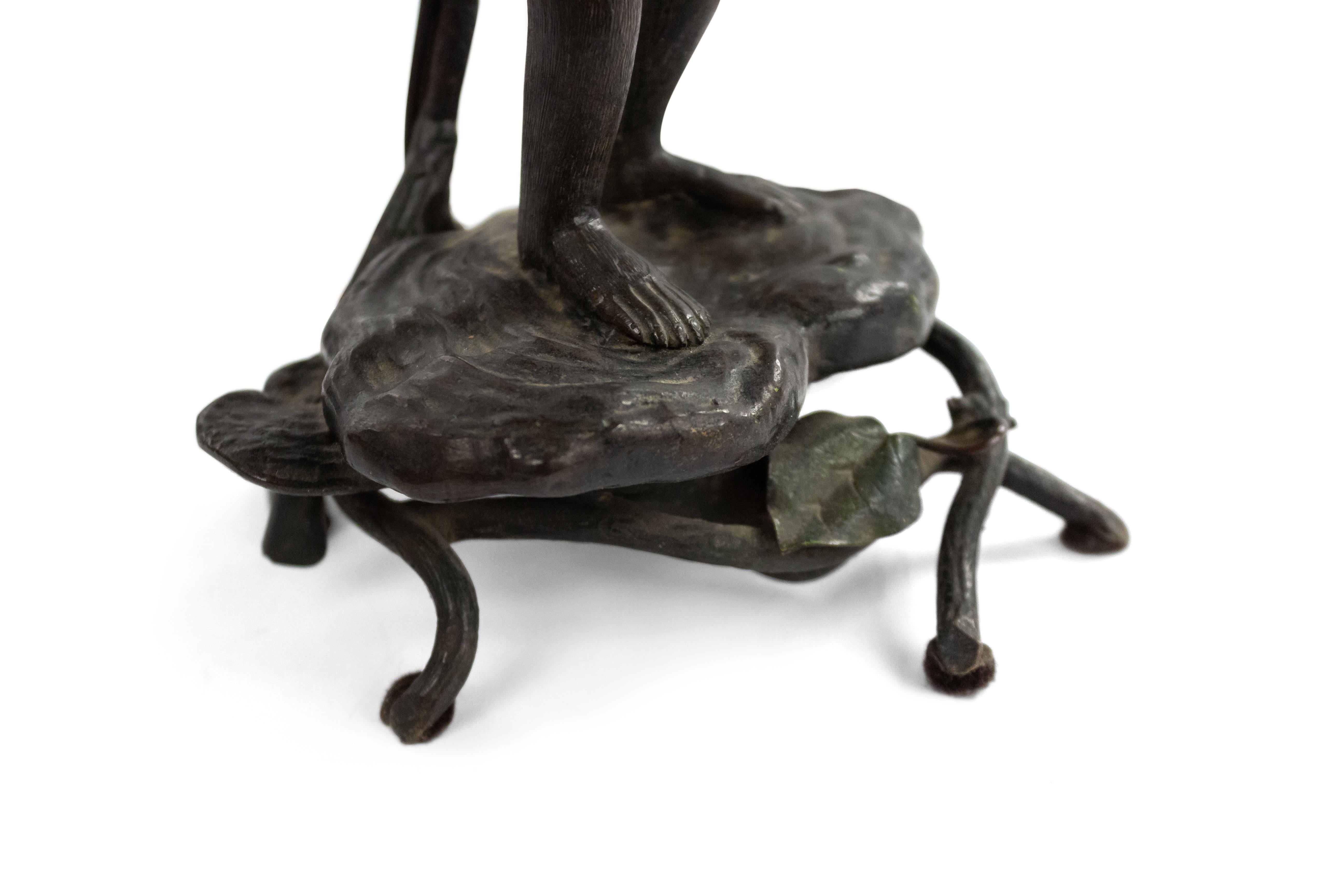 Bronze Lampe de table anglaise victorienne en bronze avec singe en vente