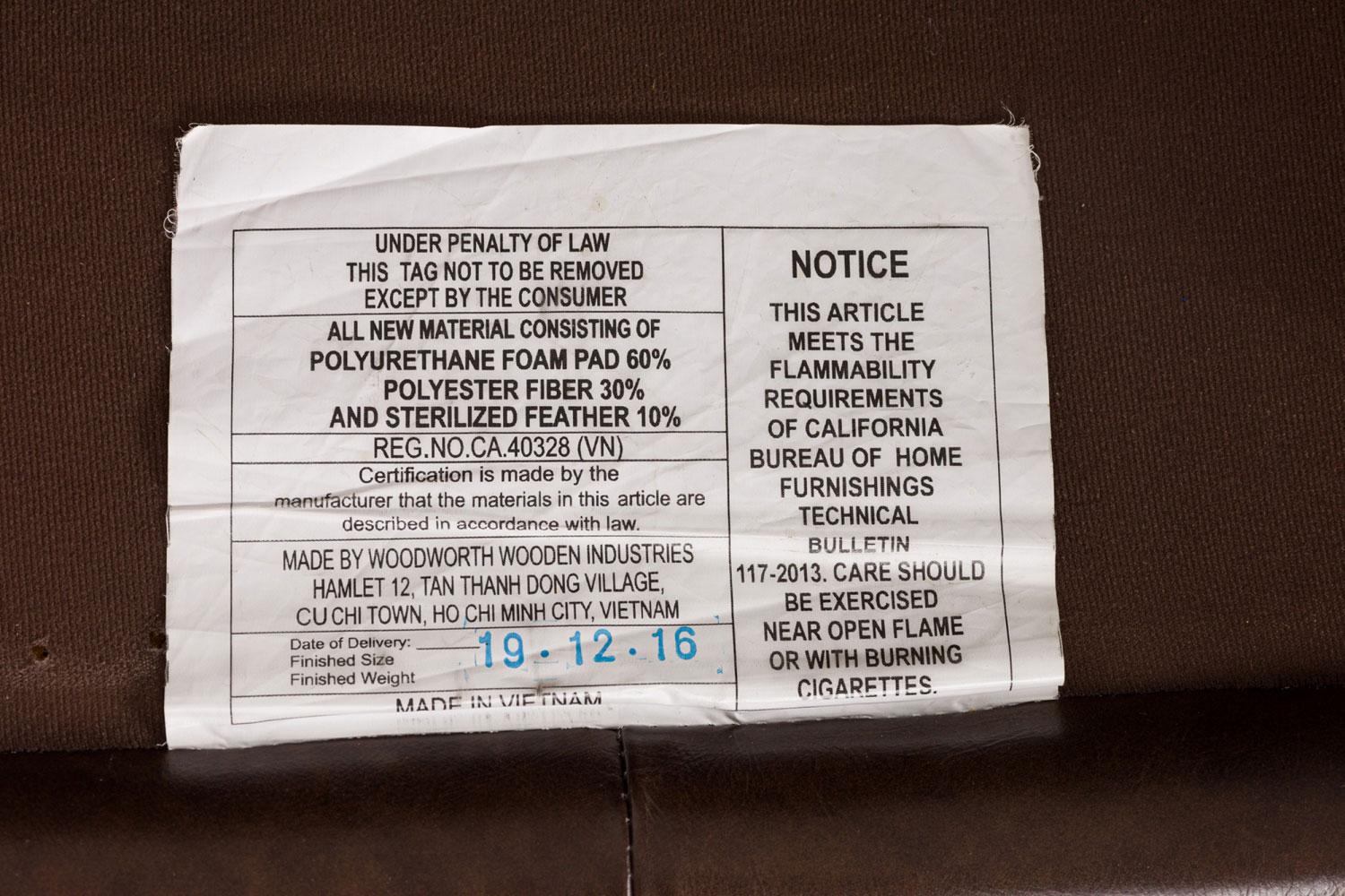 English Victorian Brown Button Tufted Leather Chesterfield Sofa im Angebot 1