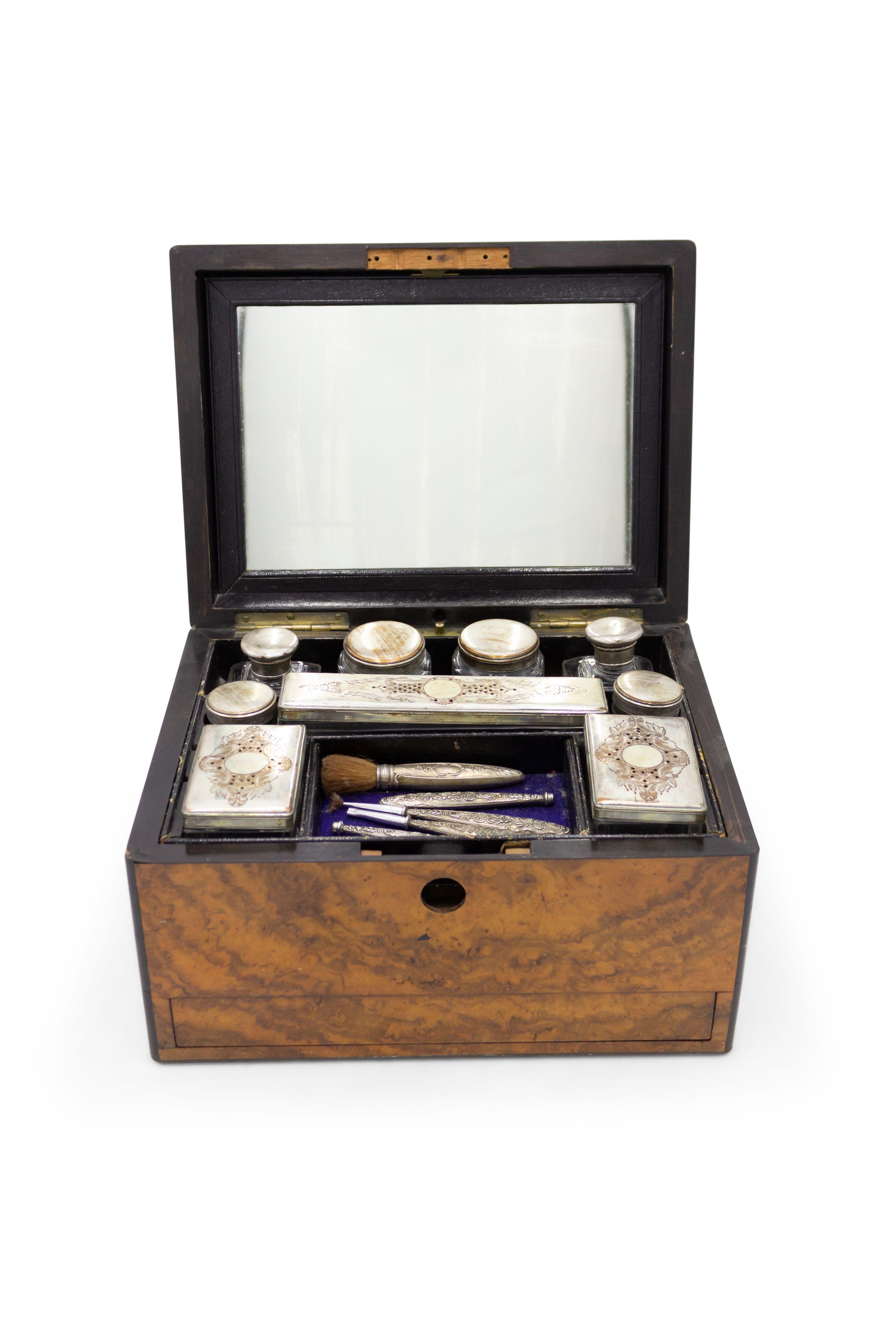 Victorien Boîte à maquillage victorienne anglaise en bois de ronce en vente