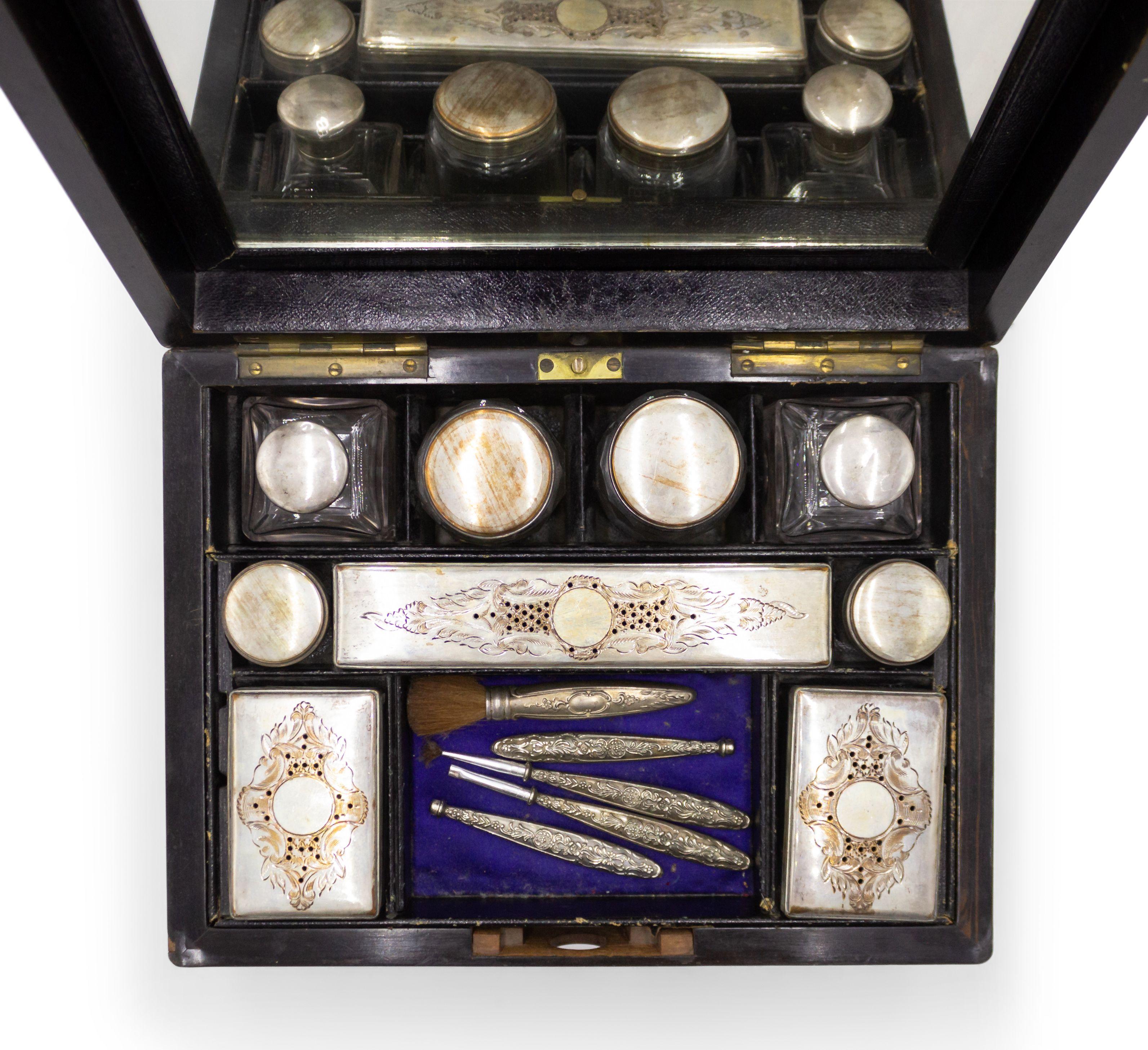 Caja de maquillaje inglesa victoriana de madera burl siglo XIX en venta