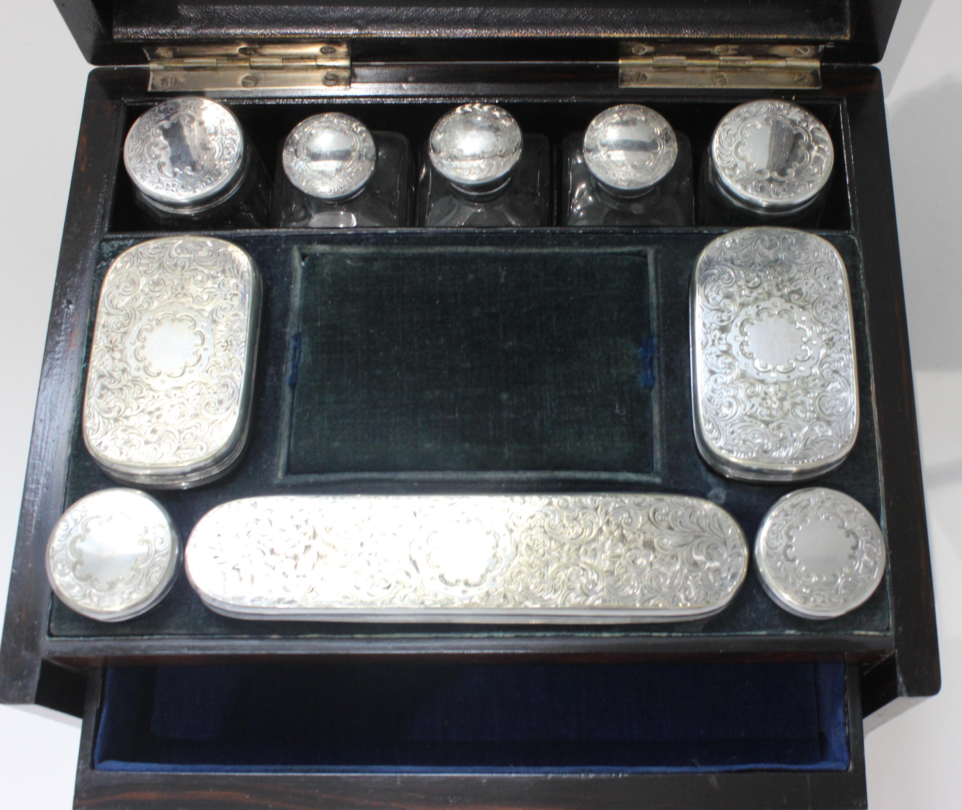 19th Century English  Burlwood Traveling Case In Good Condition In West Palm Beach, FL