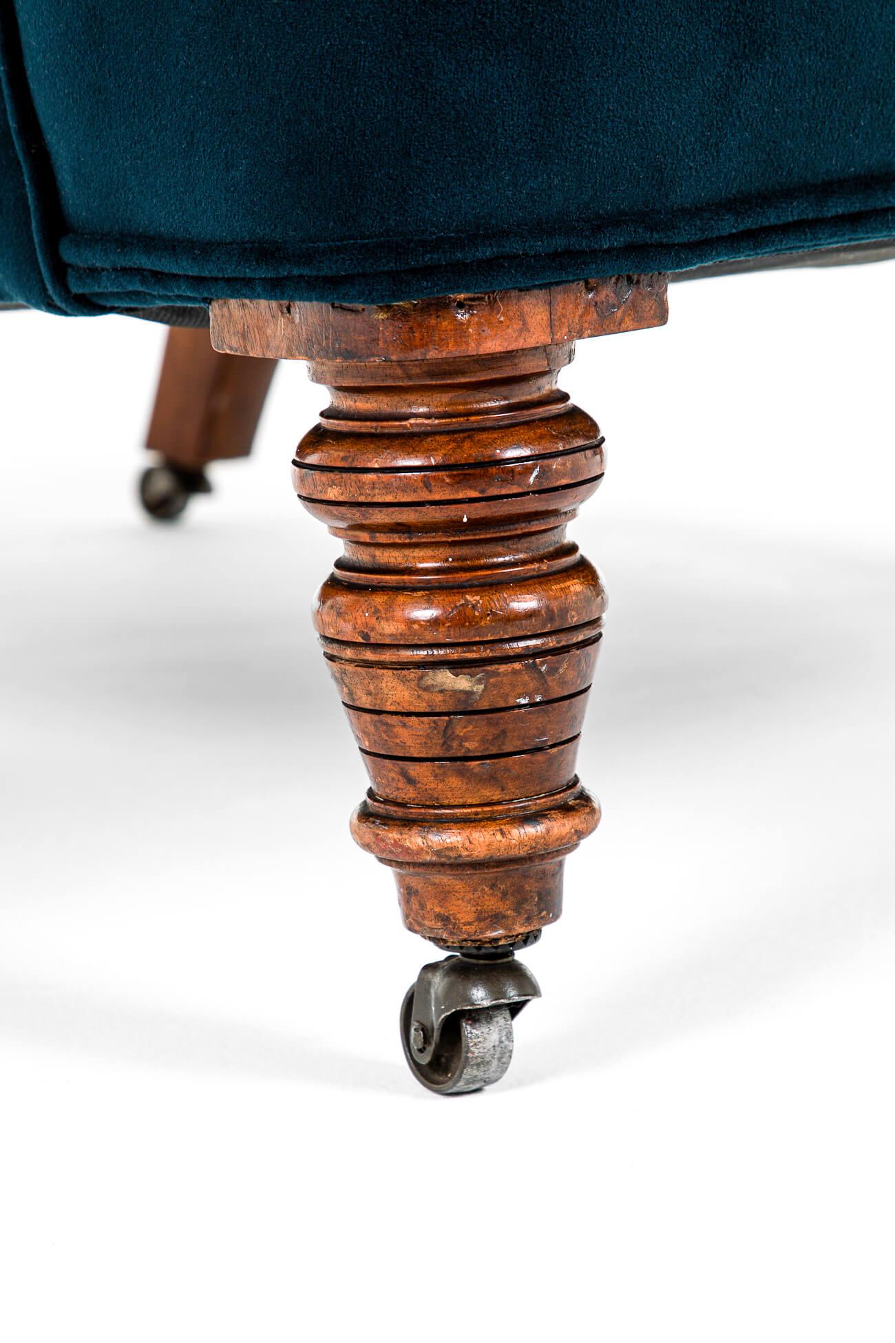 English Victorian Button Back Armchair in Navy Upholstery For Sale 2
