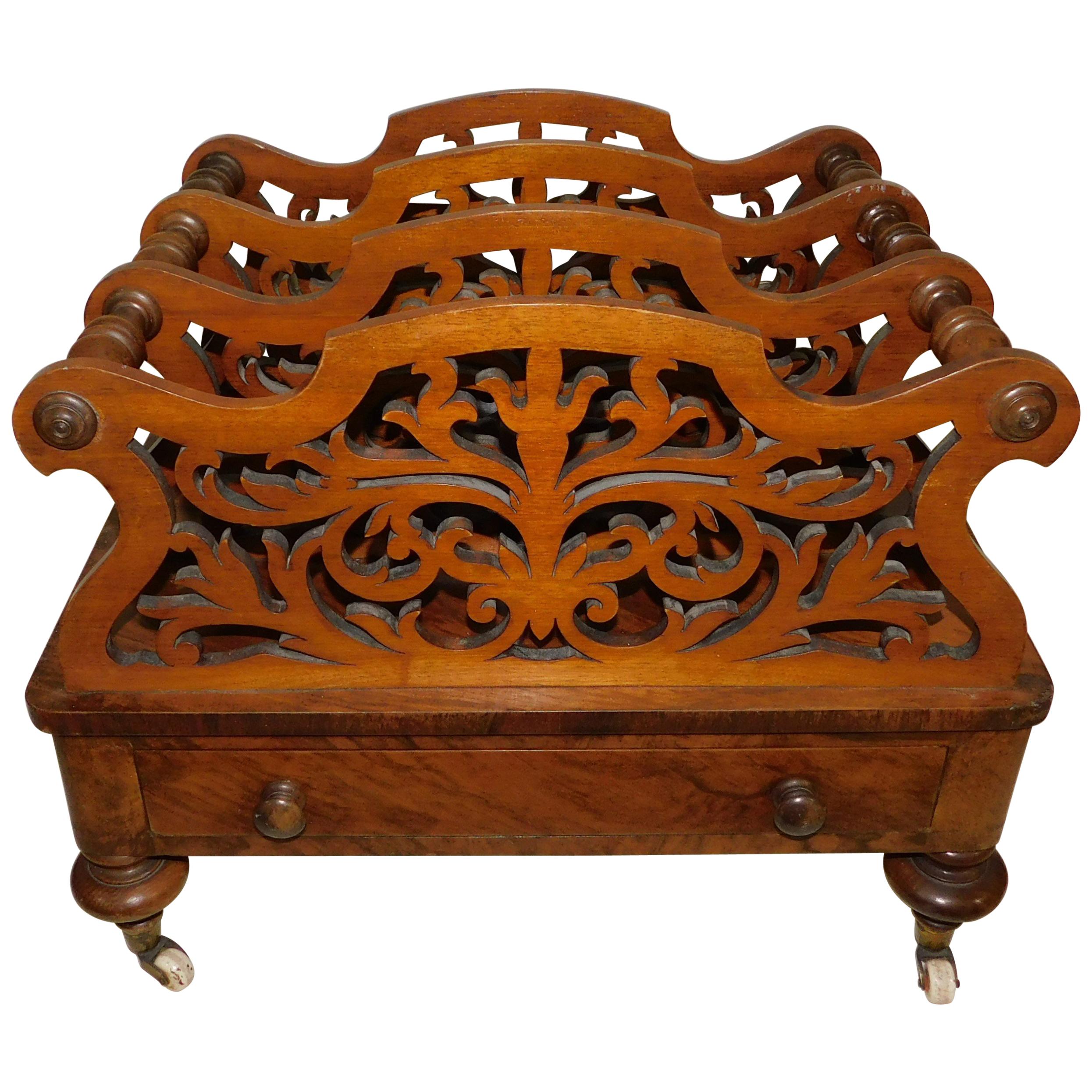 Porte-revues ou porte-revues victorien anglais à roulettes en porcelaine de Canterbury vers 1840 en vente