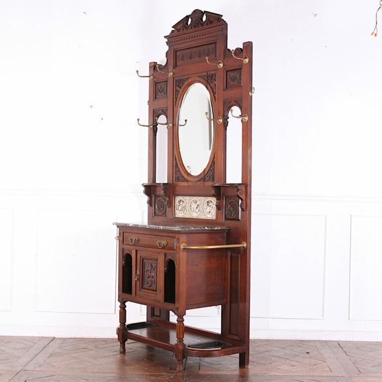 English Victorian carved mahogany hall stand In Good Condition In Vancouver, British Columbia