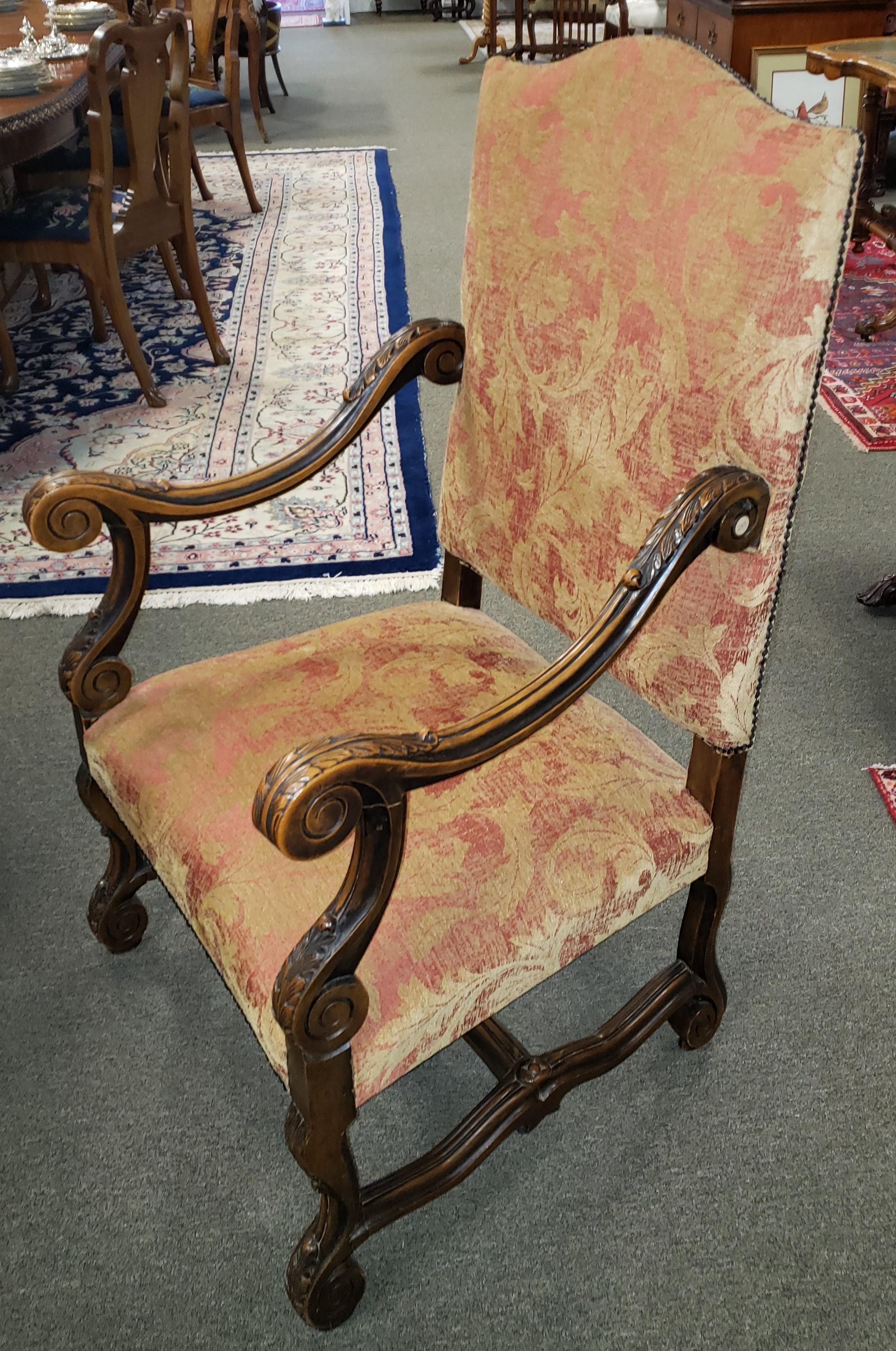 English Victorian Carved Walnut Armchair In Good Condition For Sale In Pawleys Island, SC