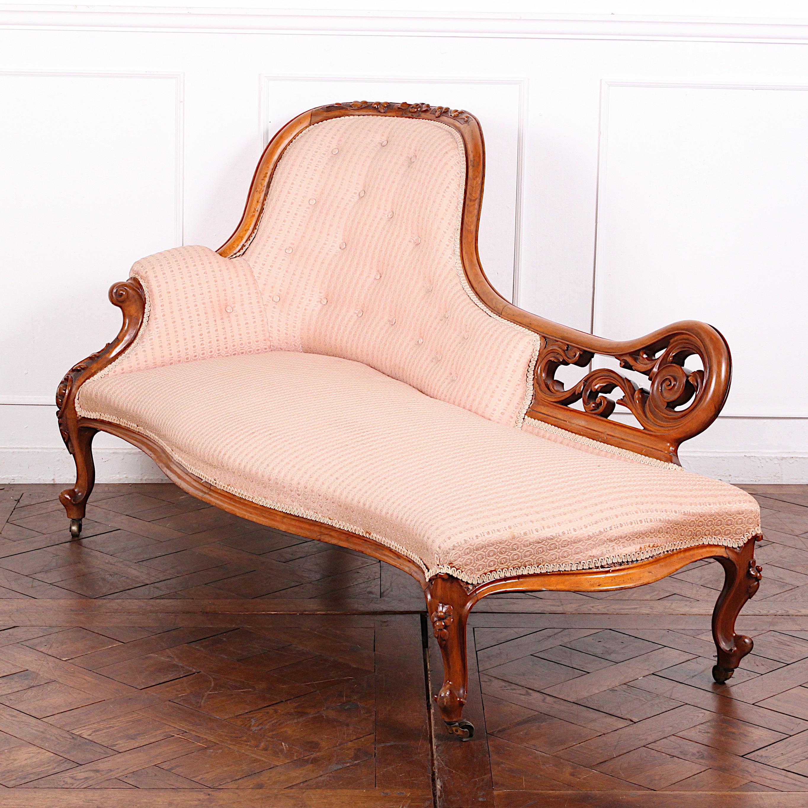 Late 19th Century English Victorian Carved Walnut Chaise Lounge Recamier