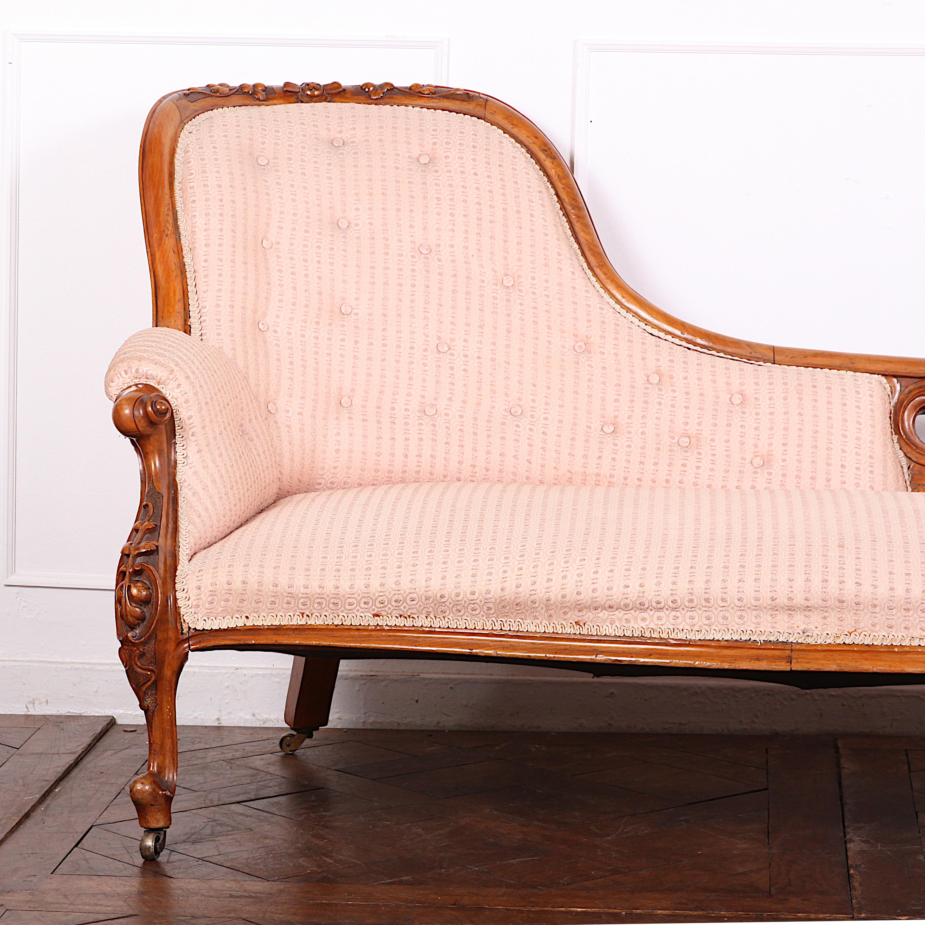 English Victorian Carved Walnut Chaise Lounge Recamier 1