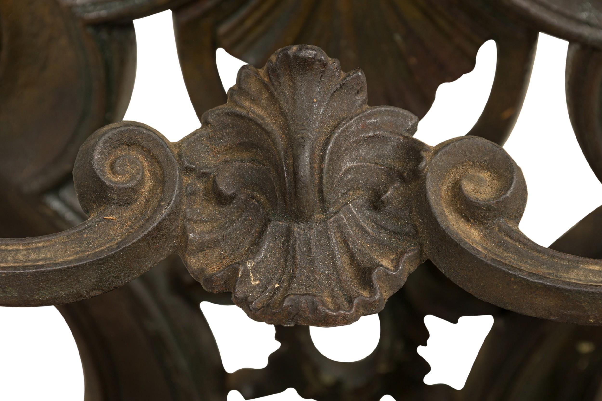 English Victorian Cast Iron Hatrack/Umbrella Stand en vente 3