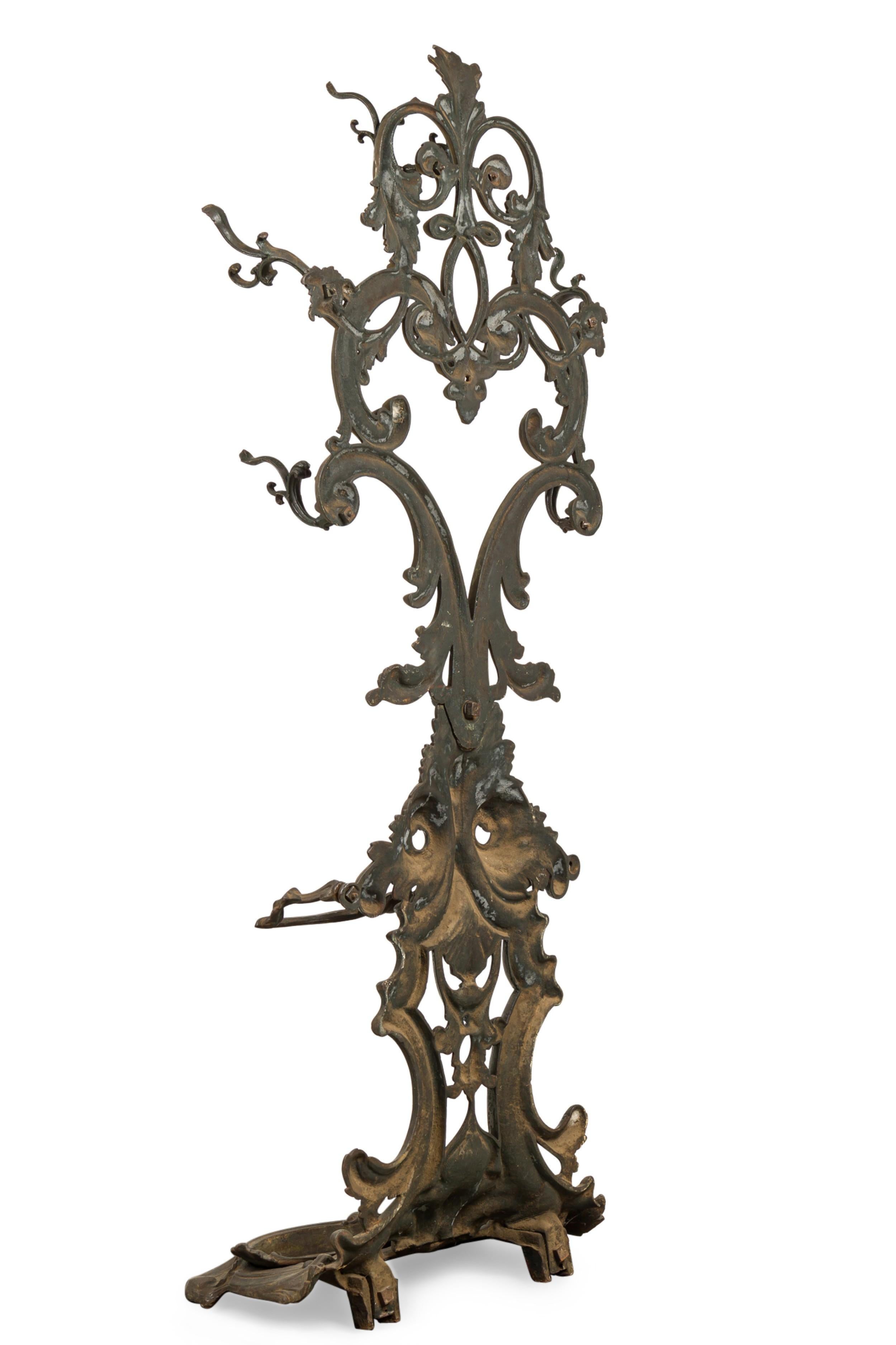 Britannique English Victorian Cast Iron Hatrack/Umbrella Stand en vente