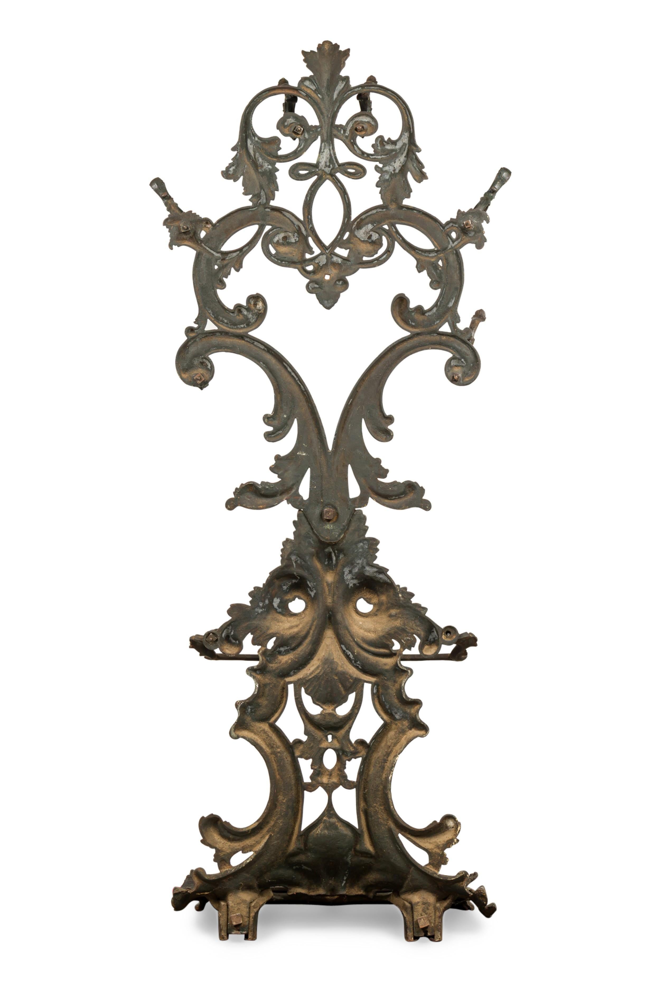 Moulage English Victorian Cast Iron Hatrack/Umbrella Stand en vente