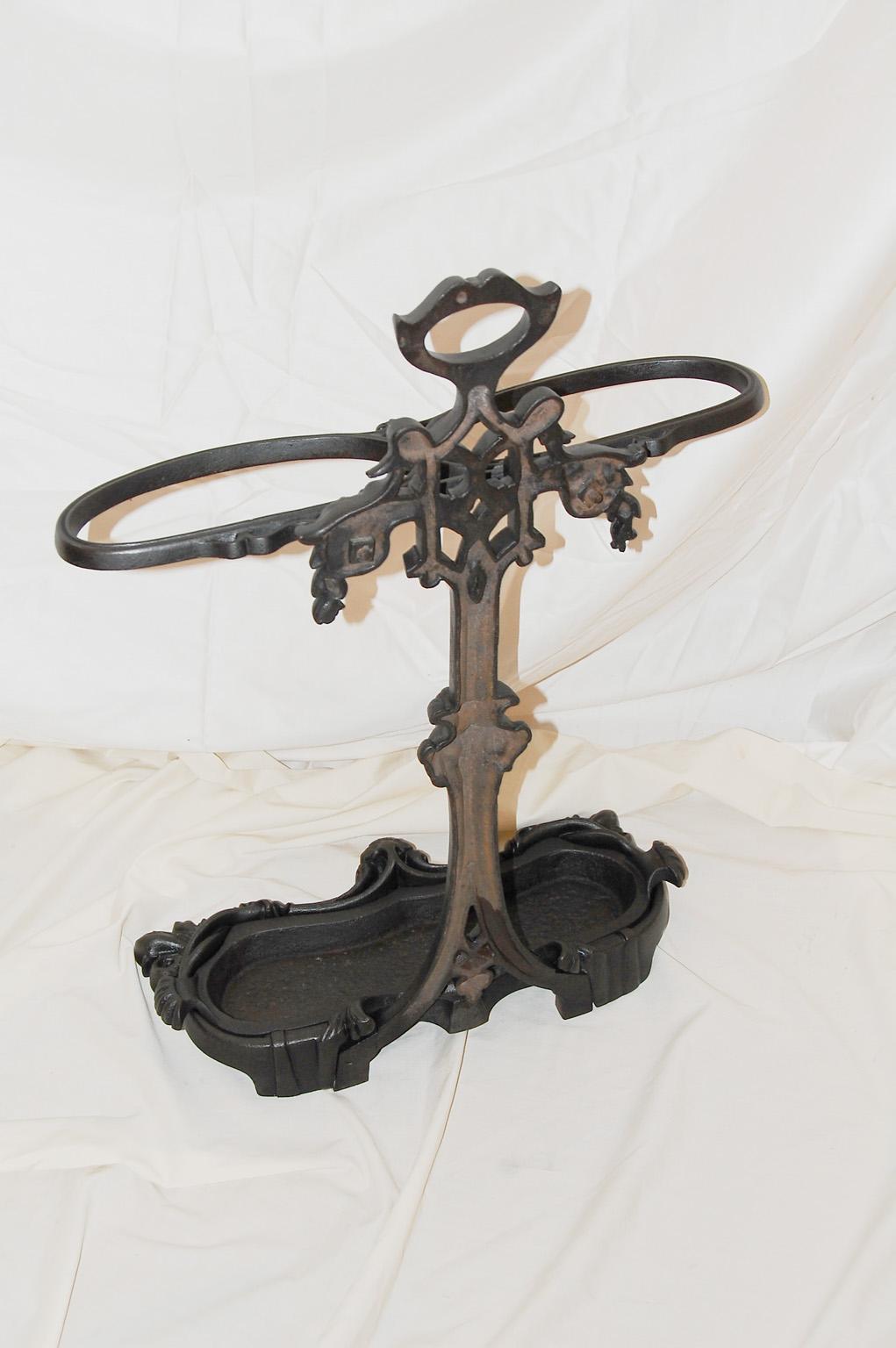 English Victorian Cast Iron Umbrella Stand, Walking Stick or Cane Stand In Good Condition For Sale In Wells, ME