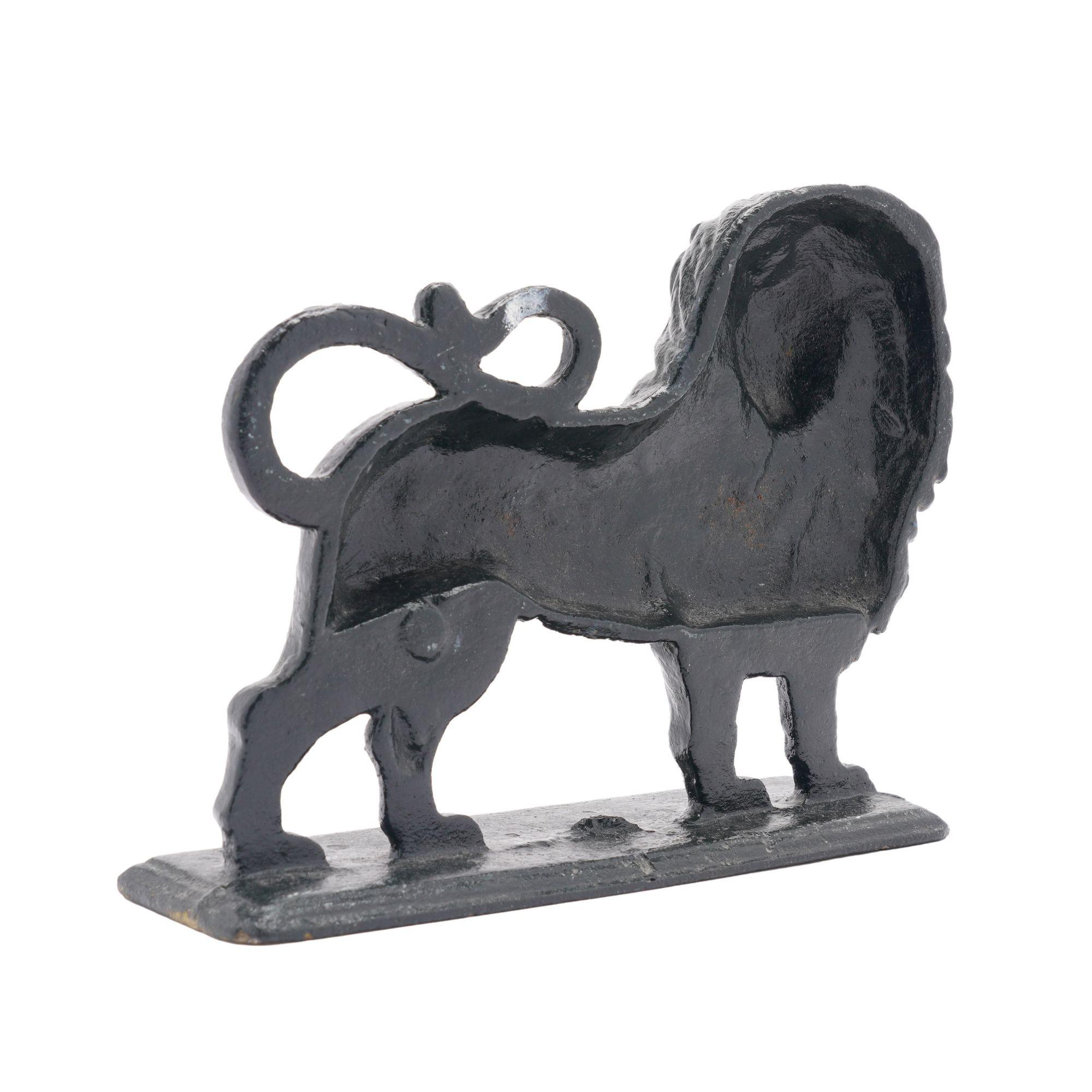 English Victorian cast lion doorstop, c. 1850-1900 im Zustand „Gut“ im Angebot in Kenilworth, IL
