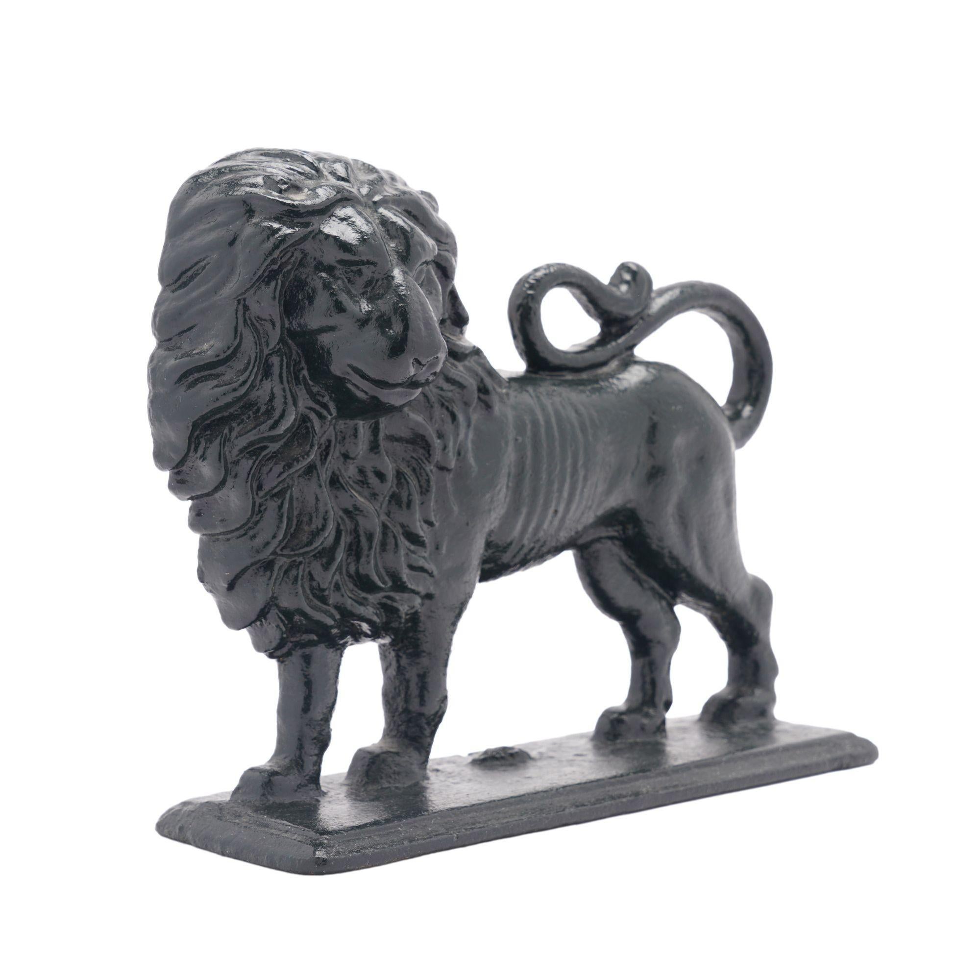 English Victorian cast lion doorstop, c. 1850-1900 im Angebot 1