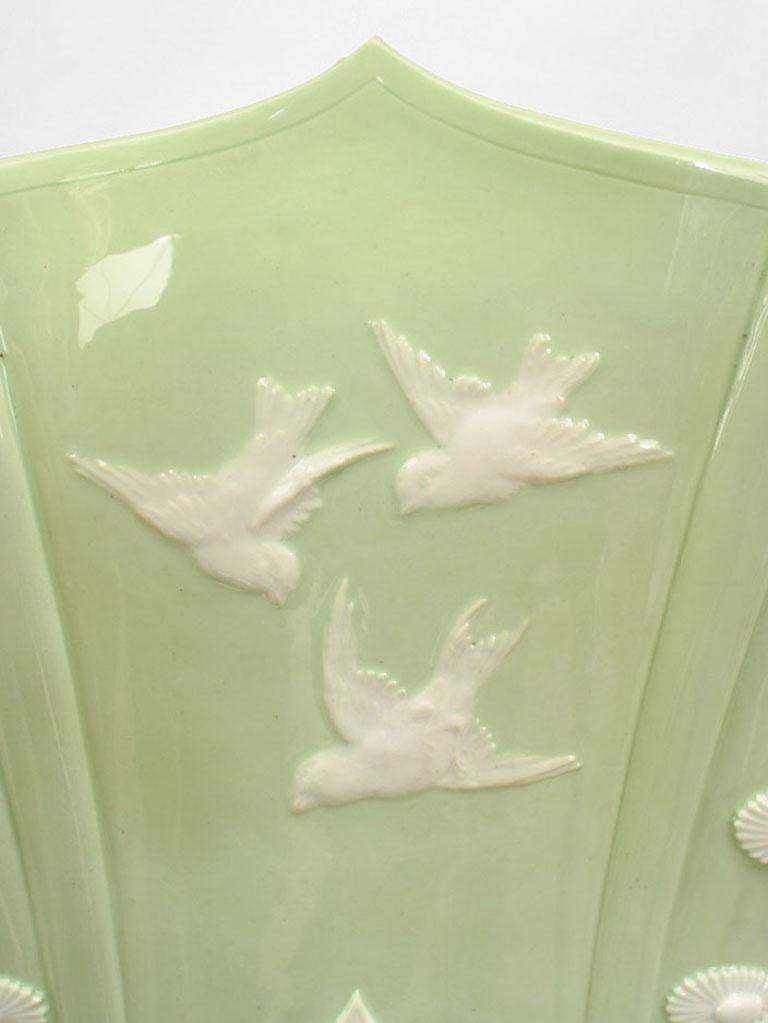 Inglese Vaso floreale inglese vittoriano in celadon e porcellana bianca in vendita
