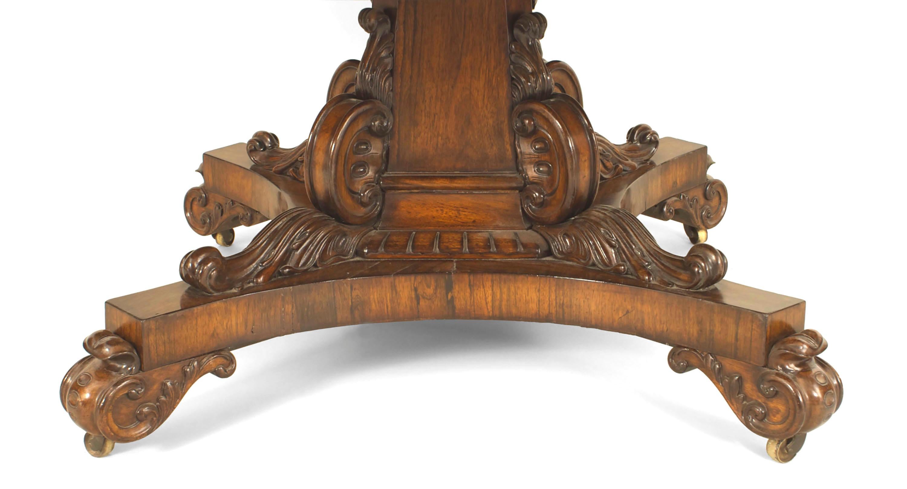 Britannique Table centrale anglaise de style Régence en acajou et marbre en vente