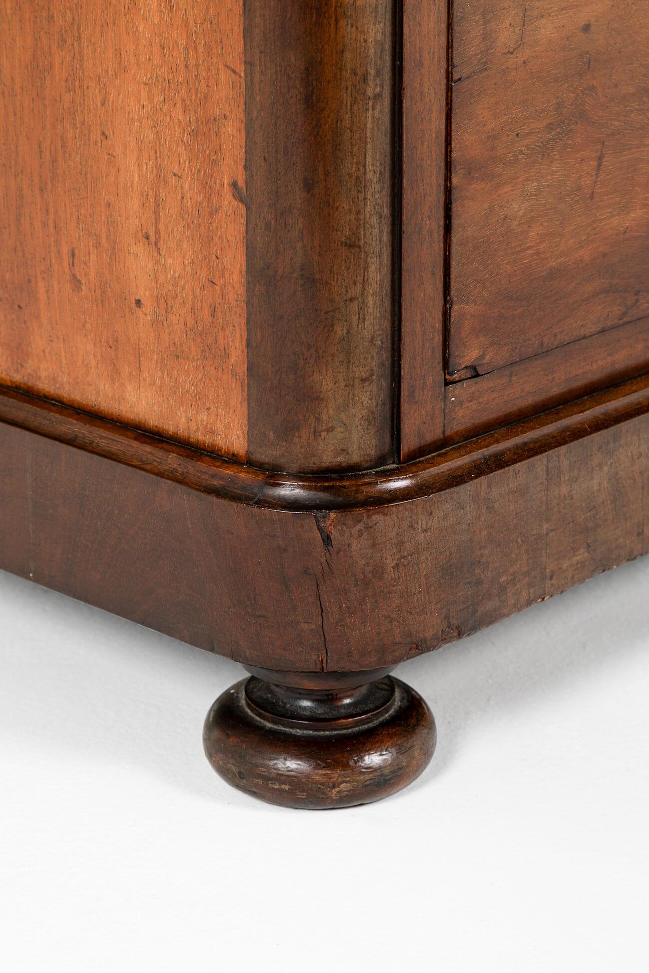 English Victorian Chest Of Drawers with Gallery Back For Sale 3