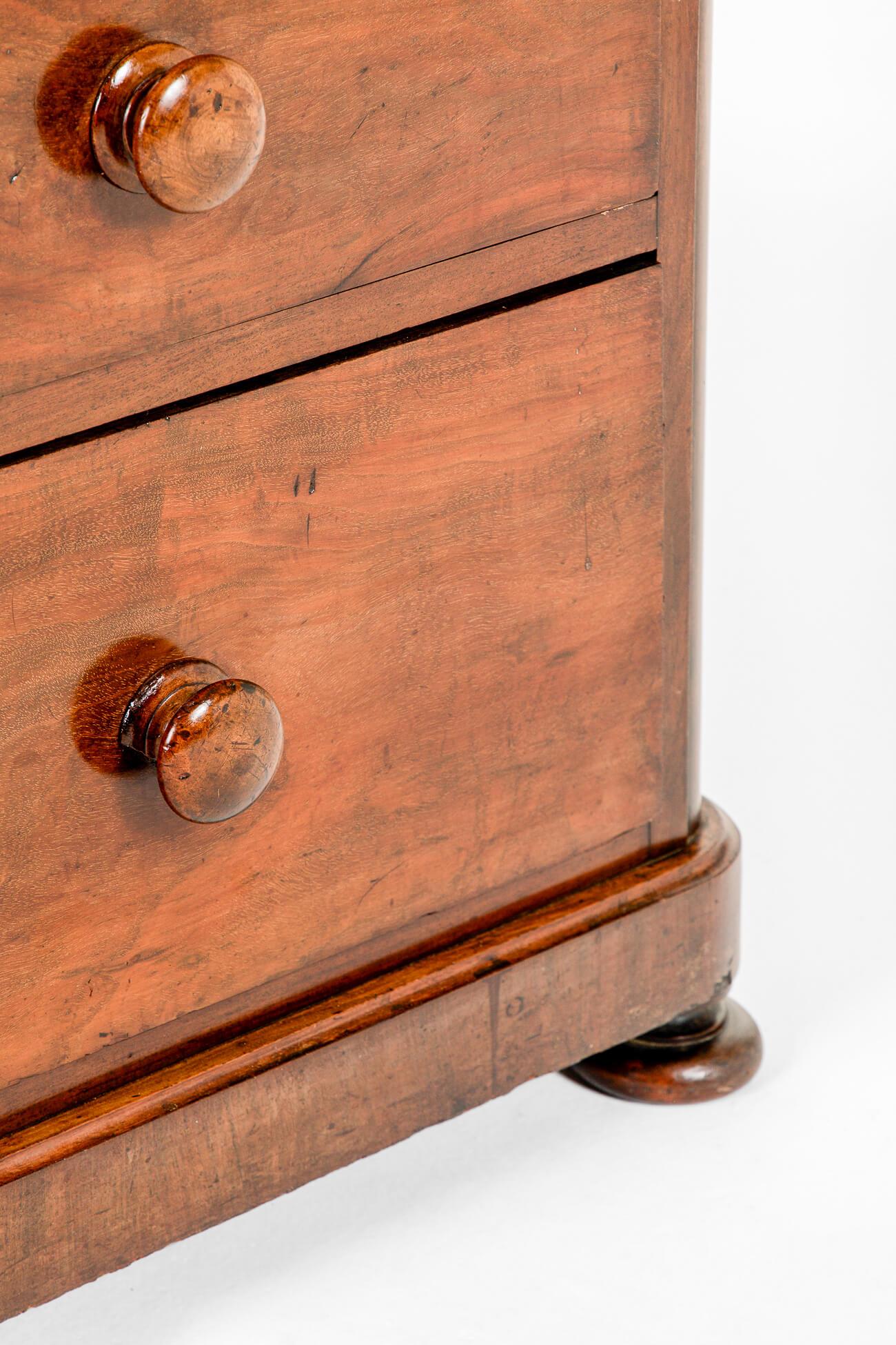 English Victorian Chest Of Drawers with Gallery Back For Sale 4