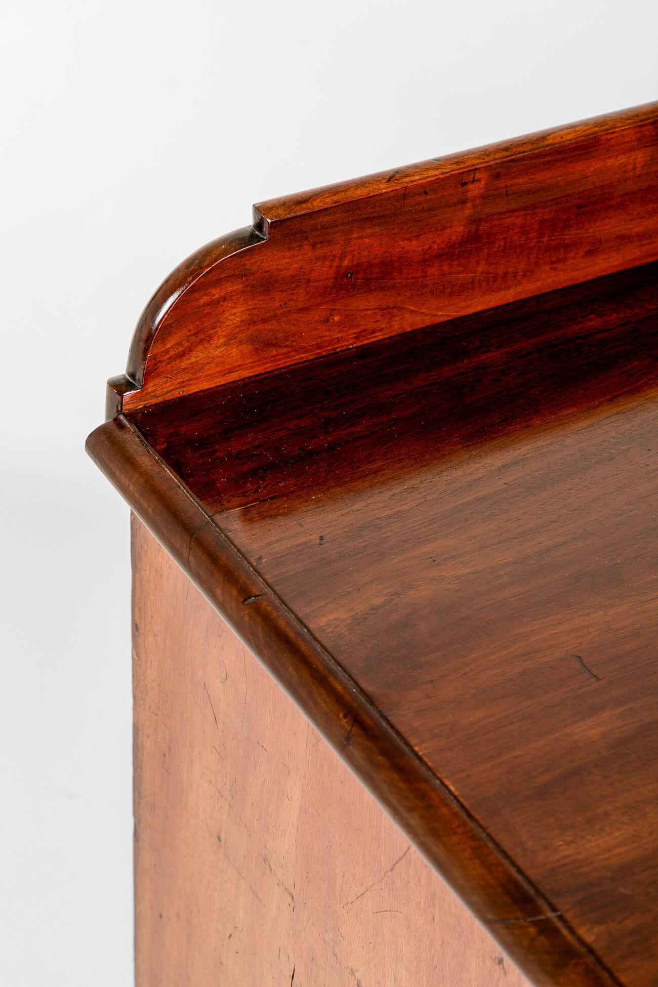 English Victorian Chest Of Drawers with Gallery Back For Sale 1