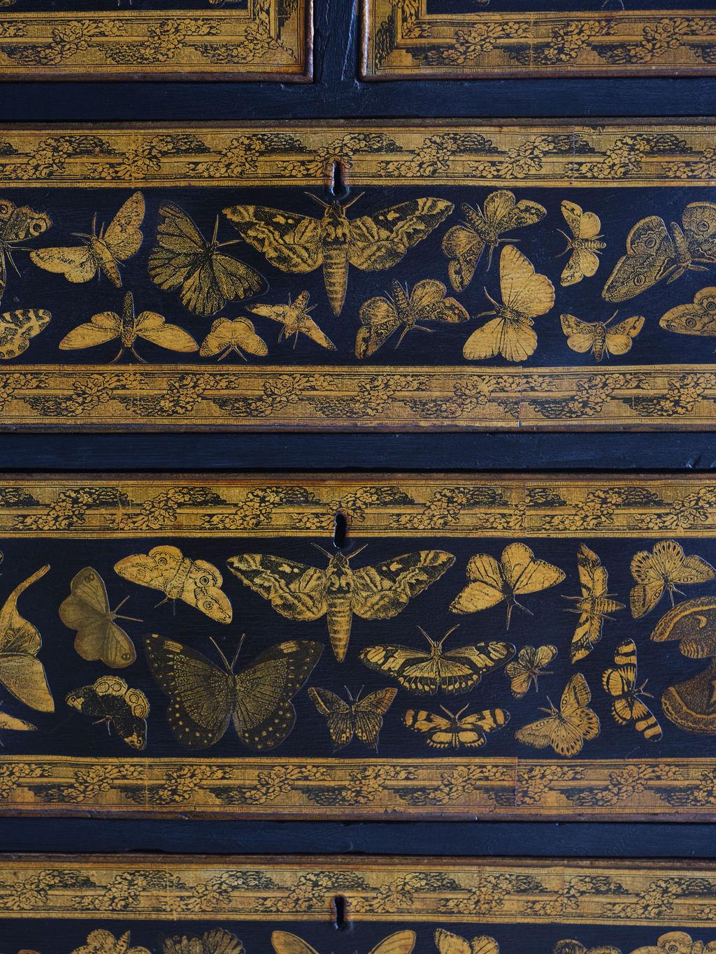 English Victorian Chest with Butterfly Design, circa 1880 In Good Condition For Sale In Madison, MS