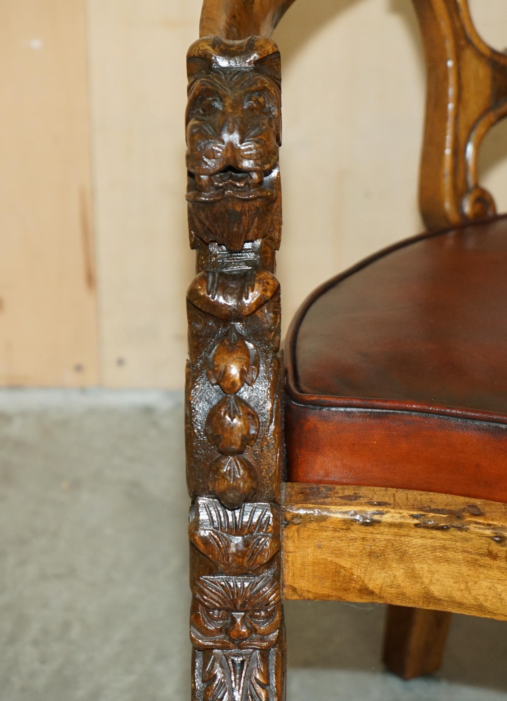 ENGLISH ViCTORIAN CIRCA 1840-1860 HAND CARVED LIONS HEAD BROWN LEATHER ARMCHAIR For Sale 3