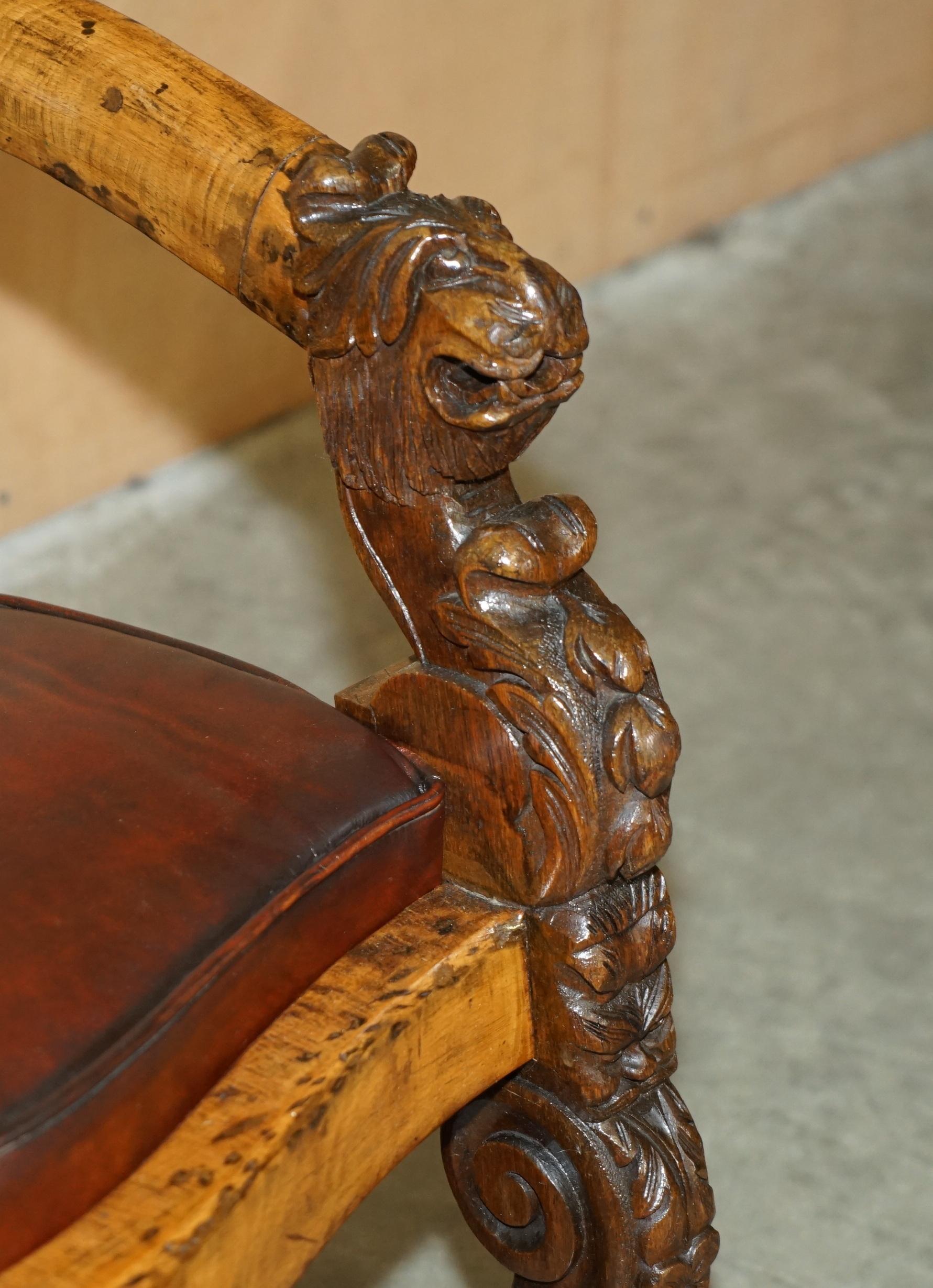 ENGLISH ViCTORIAN CIRCA 1840-1860 HAND CARVED LIONS HEAD BROWN LEATHER ARMCHAIR For Sale 4