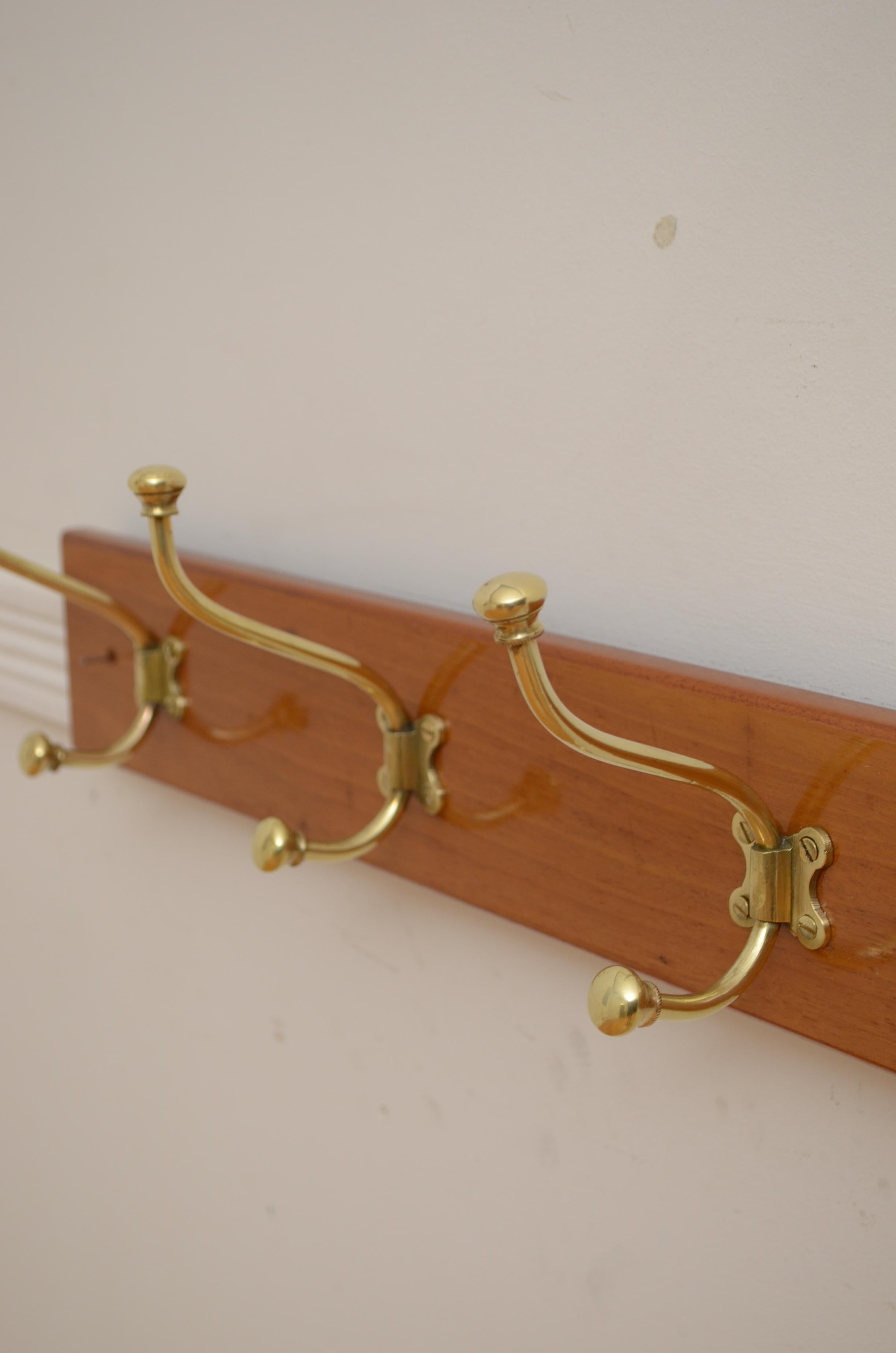 English Victorian Coat Rack Walnut Coat Hooks c1880 For Sale 1