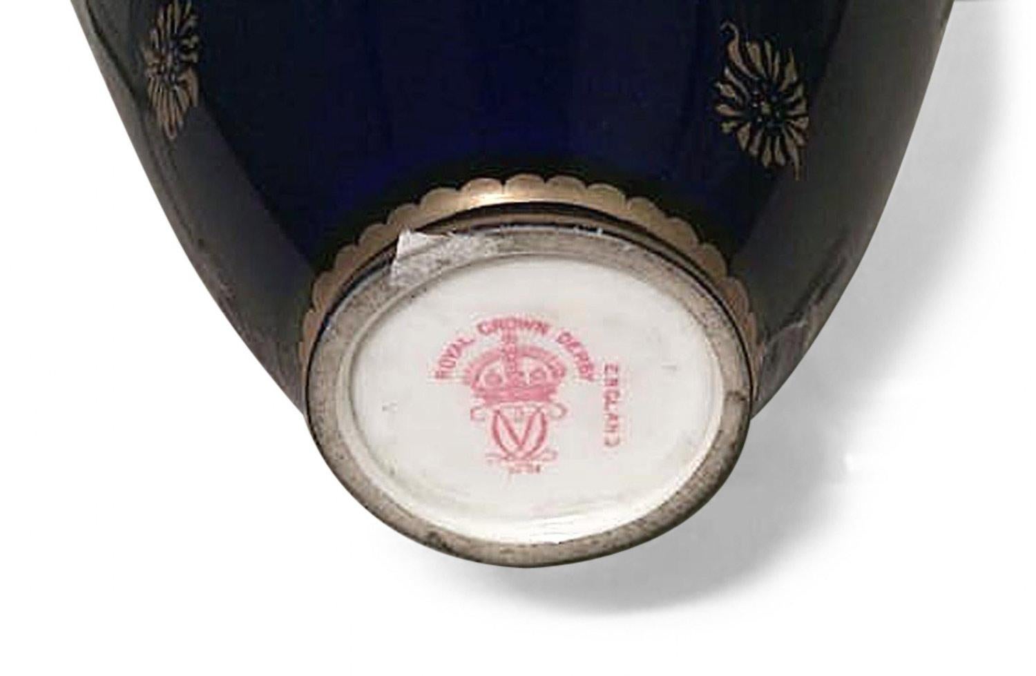 Vittoriano English Victorian Cobalt Blue and Gold Porcelain Vase in vendita