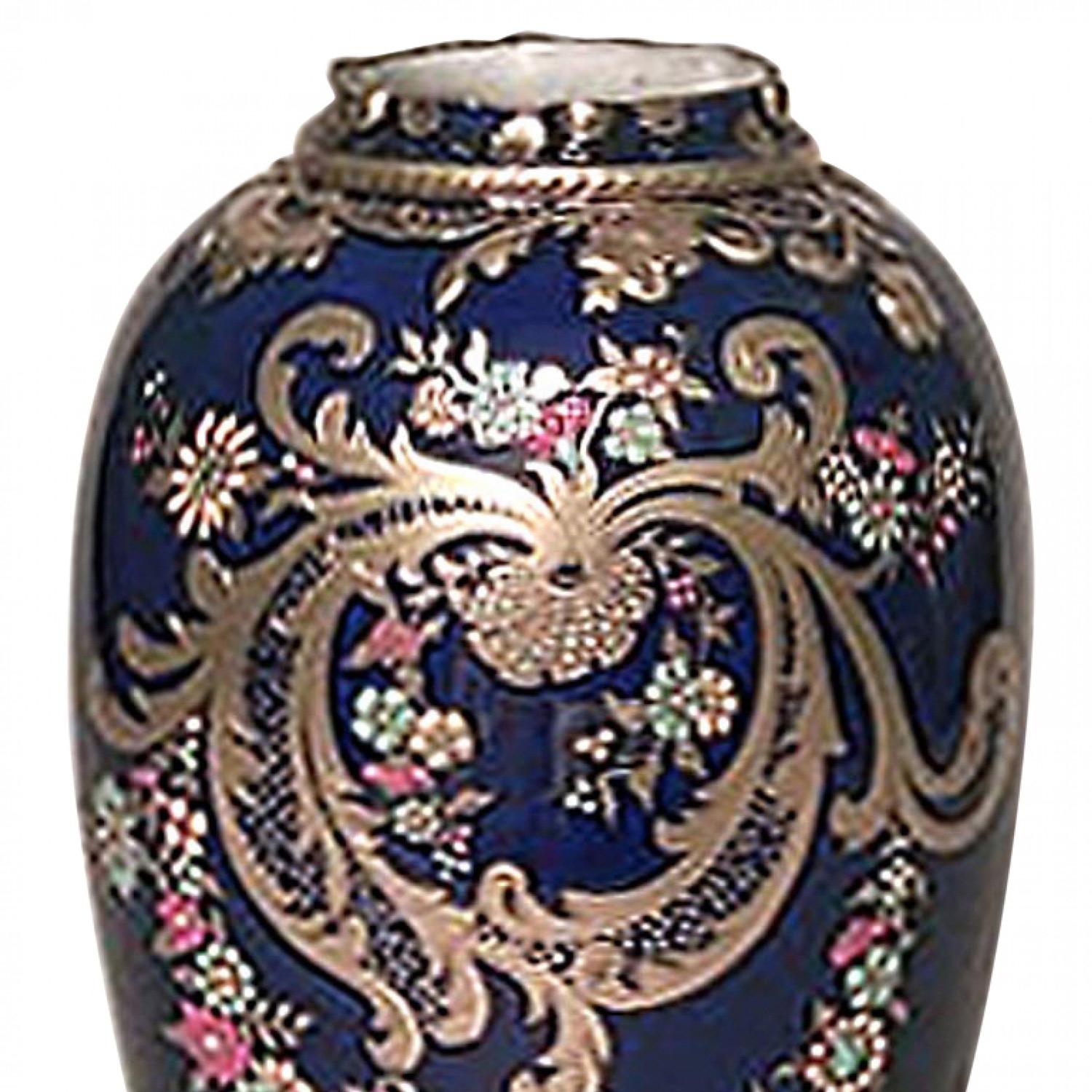 English Victorian Cobalt Blue and Gold Porcelain Vase In condizioni buone in vendita a Queens, NY
