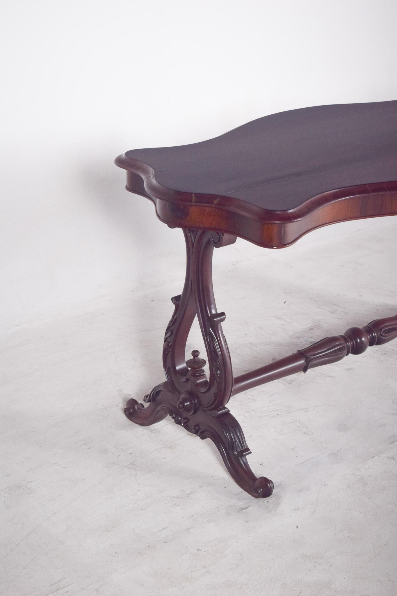 English Victorian Coffee Table in Rosewood In Good Condition For Sale In Lisboa, Lisboa