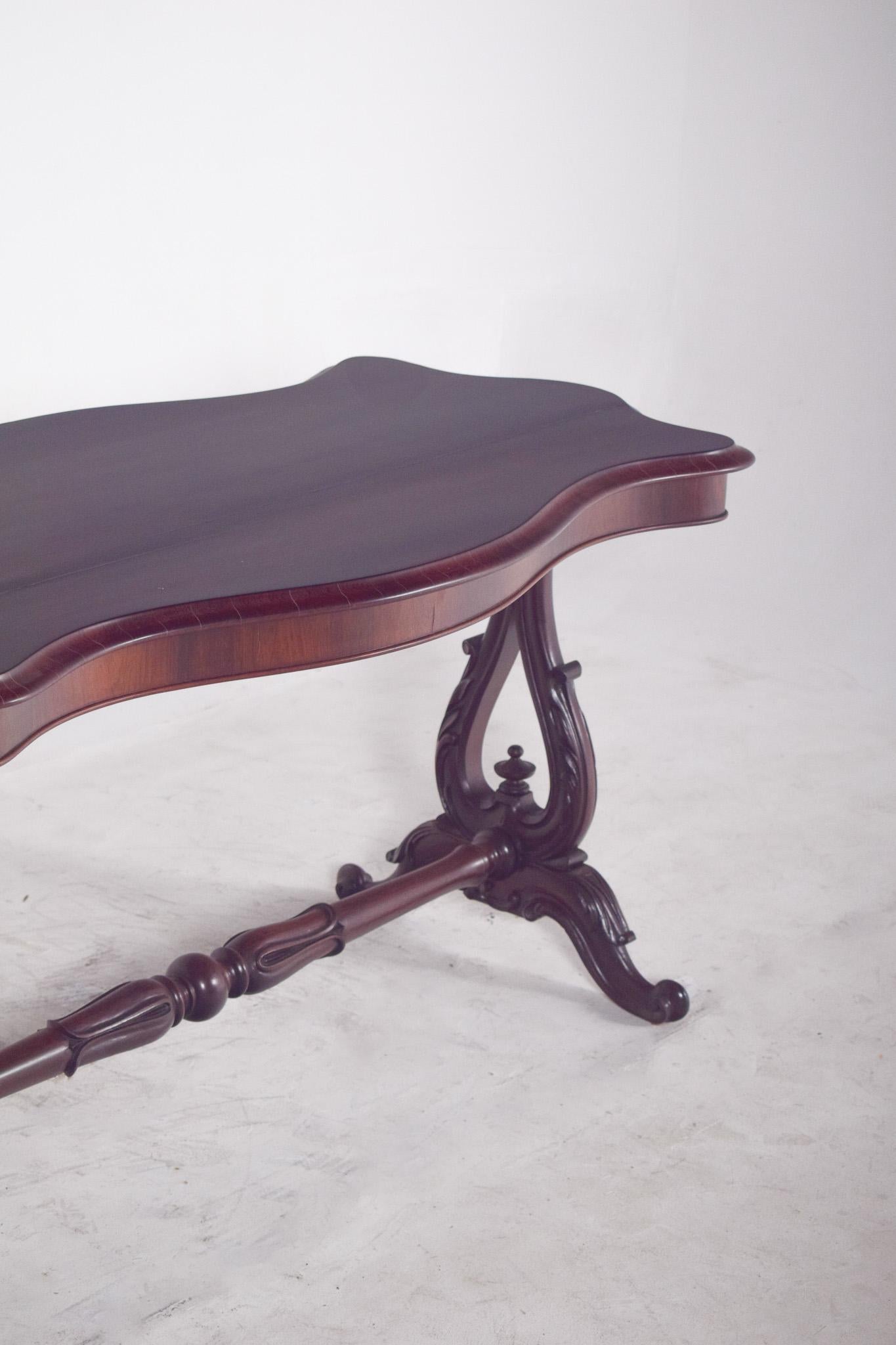 19th Century English Victorian Coffee Table in Rosewood For Sale