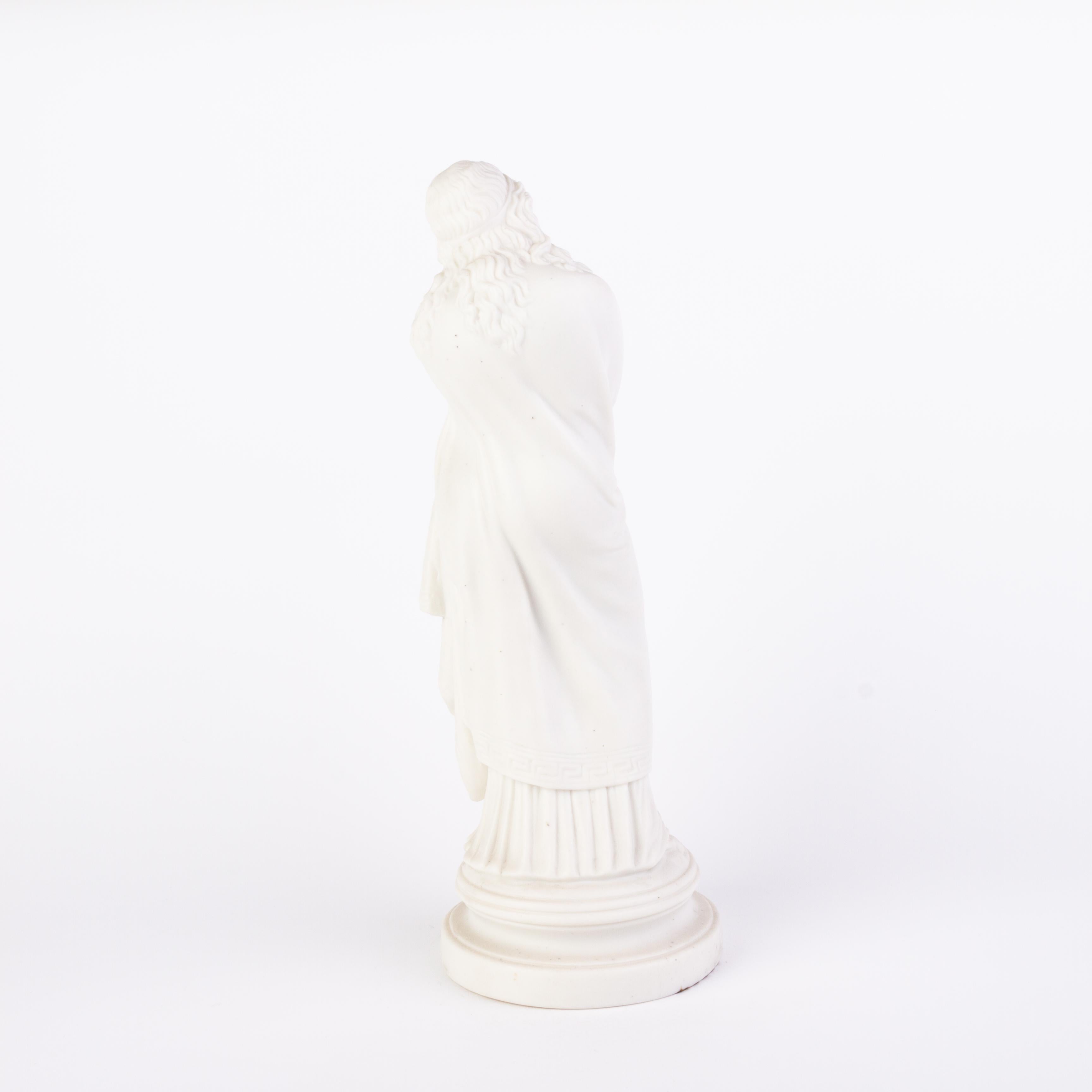English Victorian Copeland Parian Ware Statue Muse of Comedy 19th Century In Good Condition For Sale In Nottingham, GB