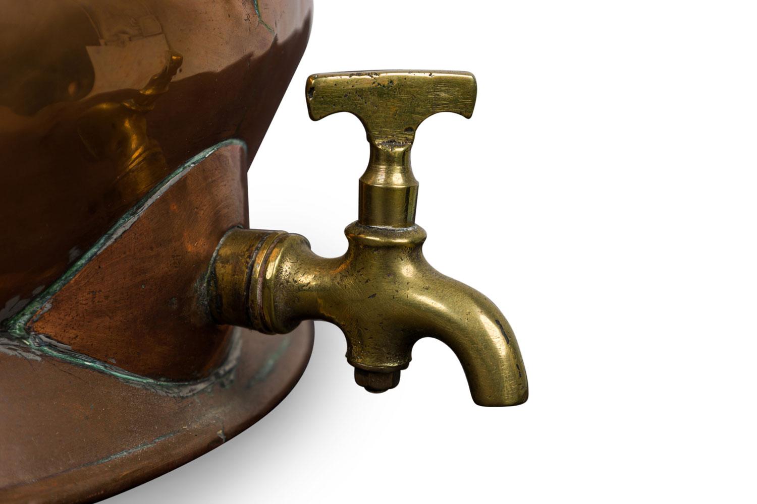 Carafe à eau / aiguière de quatre gallons en cuivre de l'époque victorienne anglaise en vente 3