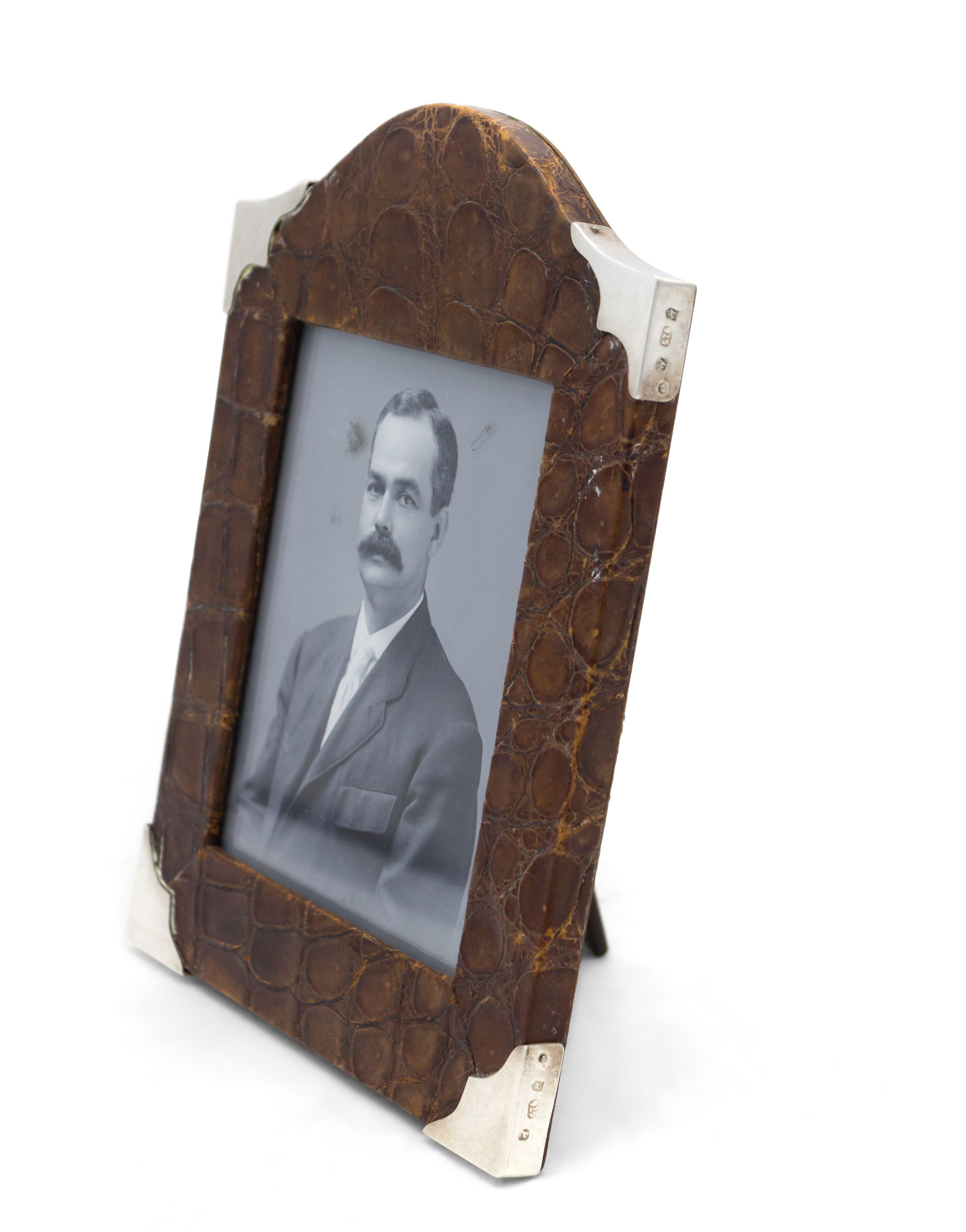 English Victorian Crocodile Picture Frame In Good Condition For Sale In Queens, NY