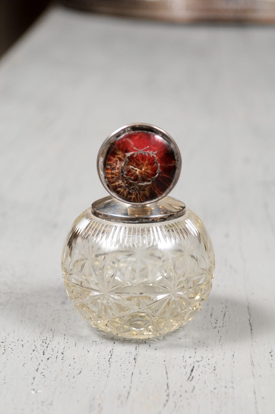 English Victorian Crystal Toiletry Bottle with Silver Lid from the 19th Century 2