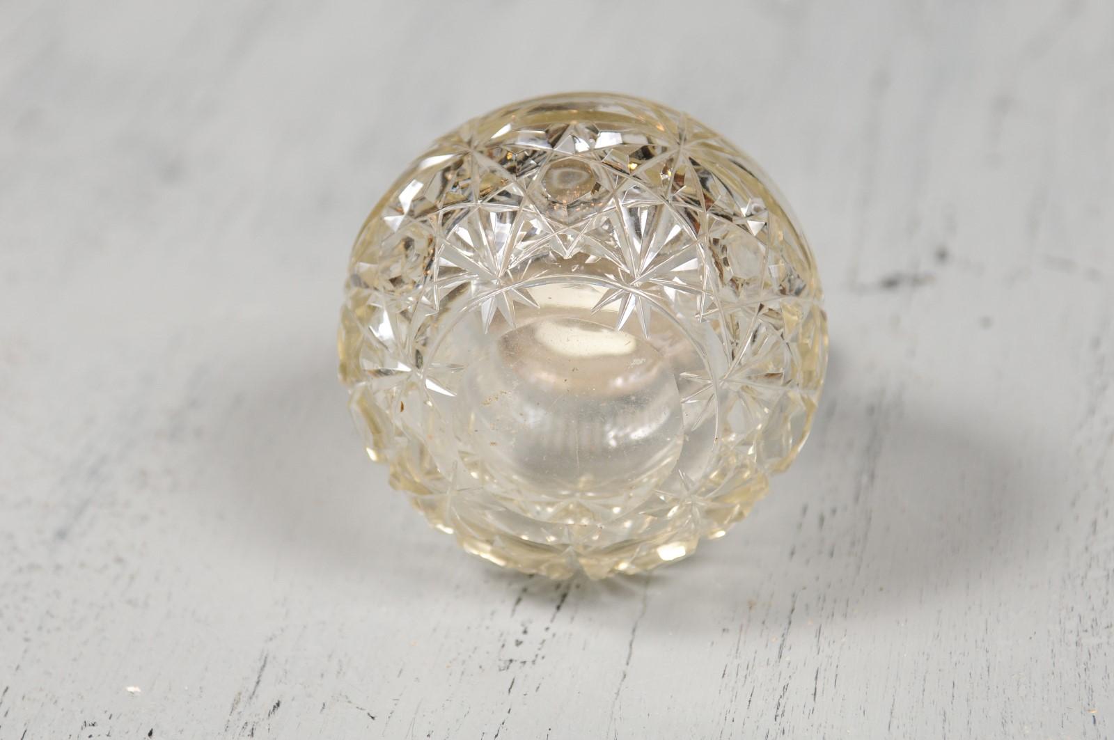 English Victorian Crystal Toiletry Bottle with Silver Lid from the 19th Century 6