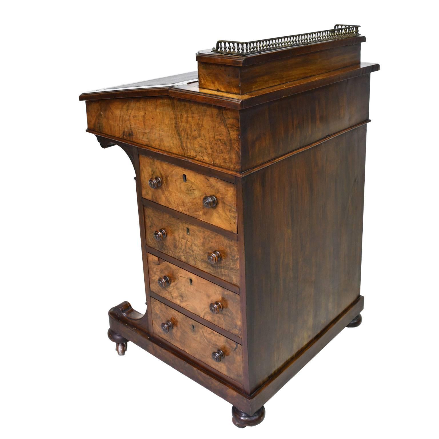 English Victorian Davenport Desk in Burled Walnut, circa 1870 1