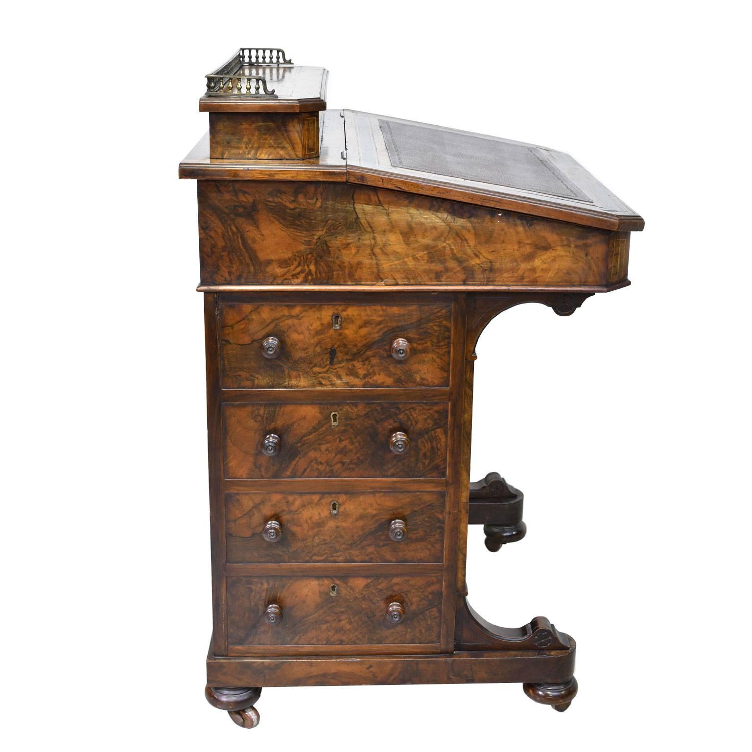 English Victorian Davenport Desk in Burled Walnut, circa 1870 2