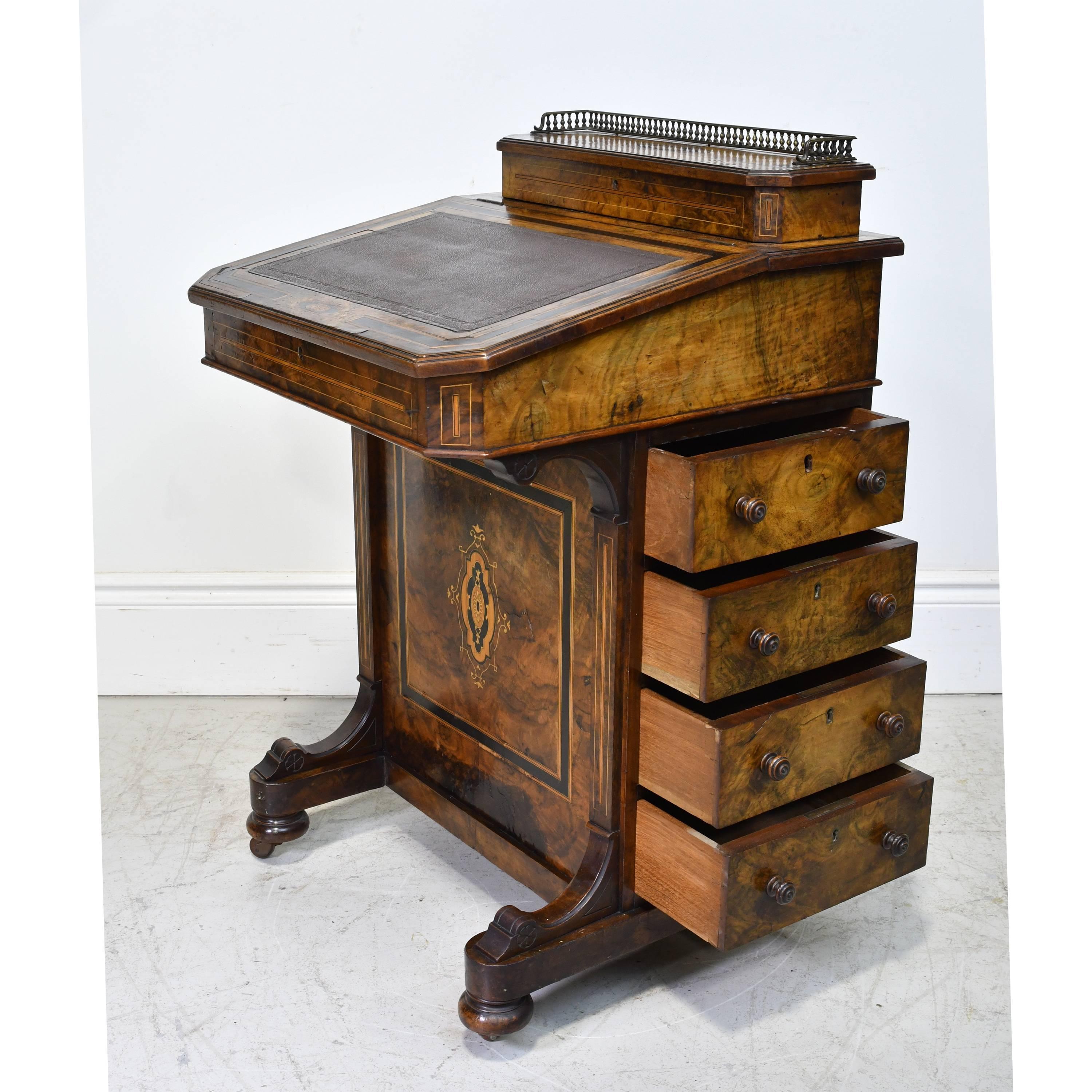 English Victorian Davenport Desk in Burled Walnut, circa 1870 7